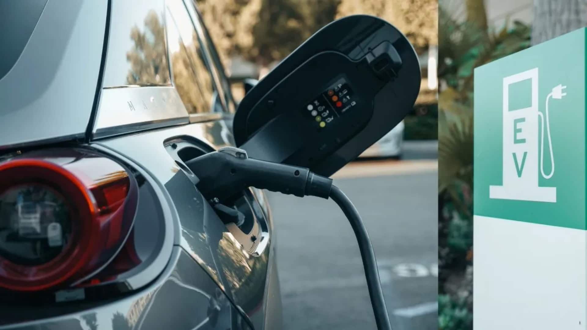 दिल्ली में नए साल में लागू हो सकती है नई EV नीति, जानिए क्या मिलेंगे फायदे 