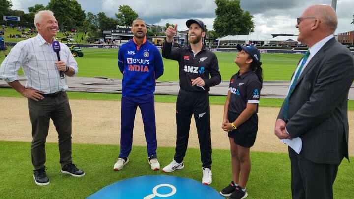 दूसरा वनडे: भारत के खिलाफ न्यूजीलैंड ने टॉस जीतकर चुनी गेंदबाजी, जानिए प्लेइंग इलेवन