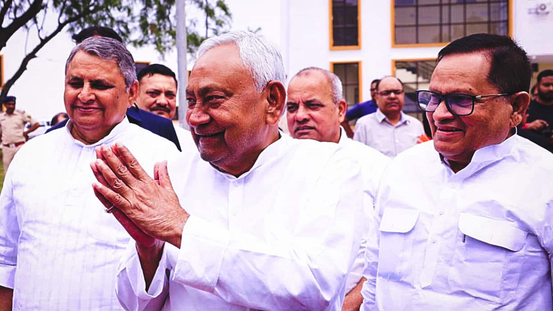 बिहार के मुख्यमंत्री नीतीश कुमार राज्यसभा के सदस्य बने, सांसद के रूप में शपथ ली