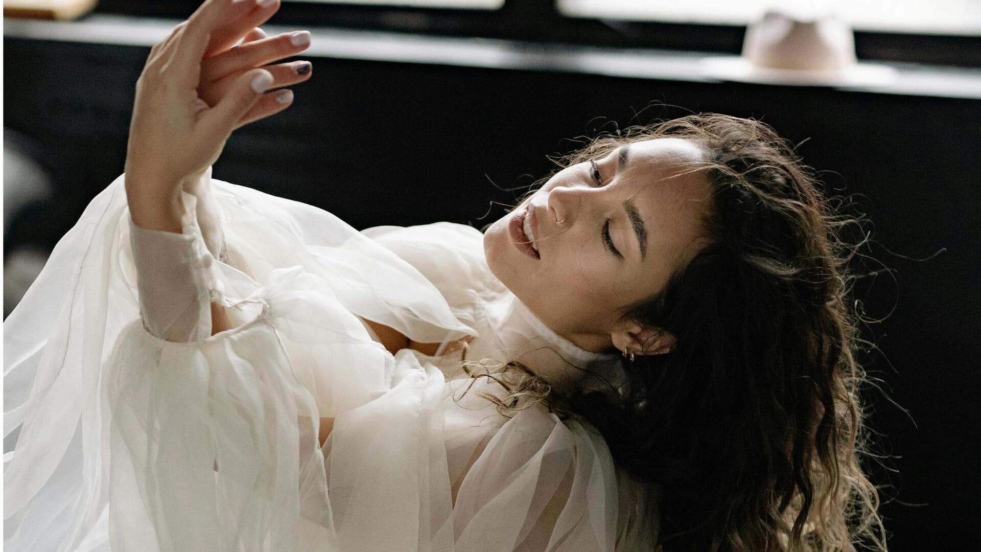 घुंघराले बालों की देखभाल करते समय न करें ये 5 गलतियां, हो सकती हैं परेशानी घुंघराले बालों की देखभाल करते समय न करें ये 5 गलतियां, हो सकती हैं परेशानी