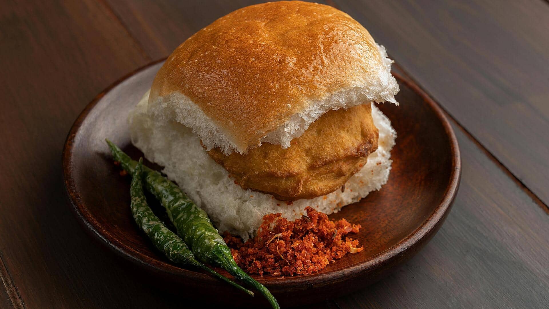 घर पर स्ट्रीट स्टाइल वड़ा पाव बनाने का तरीका, जानिए रेसिपी