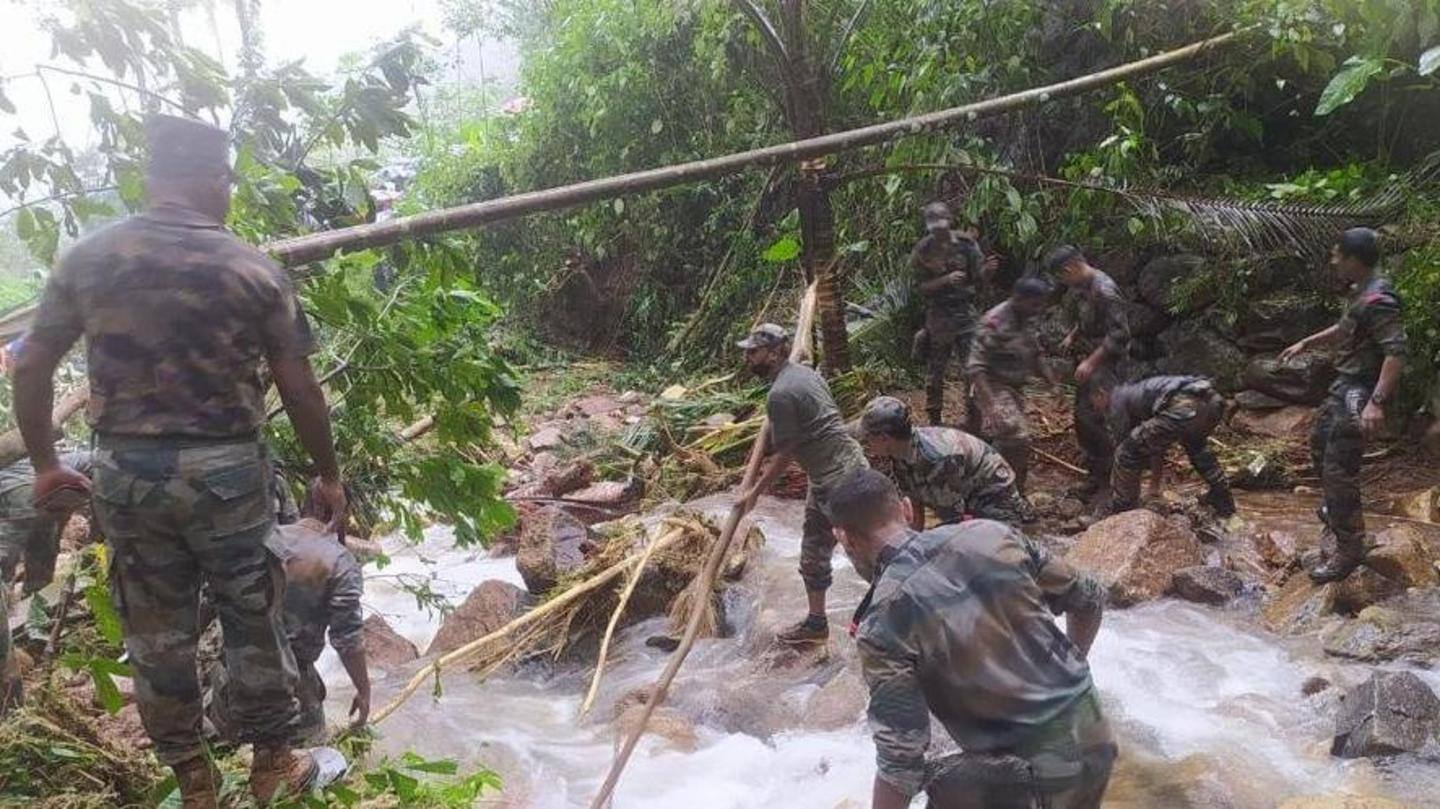 NDRF और तीनों सेनाएं राहत कार्यों में जुटी NDRF और तीनों सेनाएं राहत कार्यों में जुटी