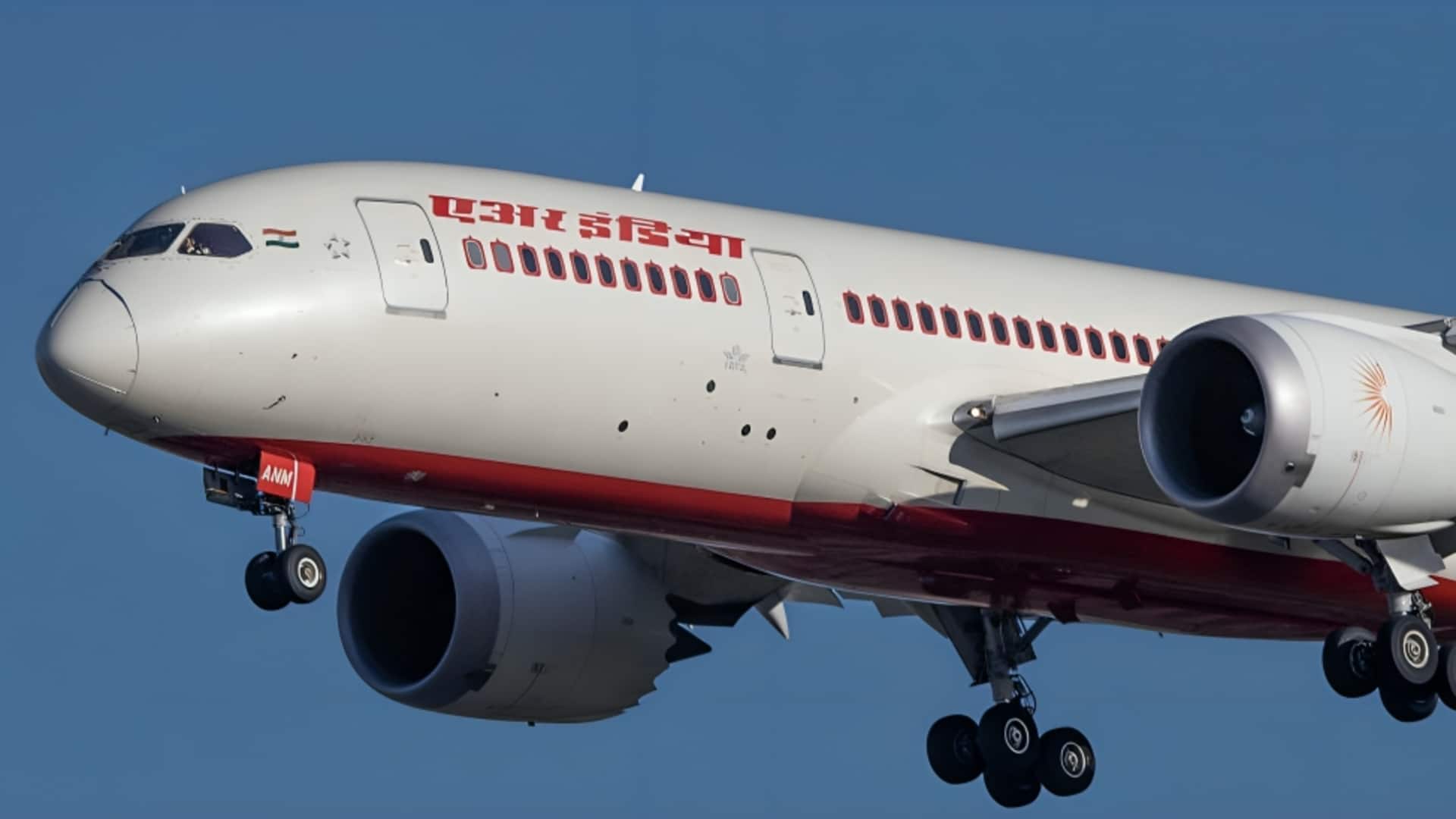 एयर इंडिया के विमान ने पूरे महीने बिना वैध प्रमाणपत्र के 8 बार भरी उड़ान