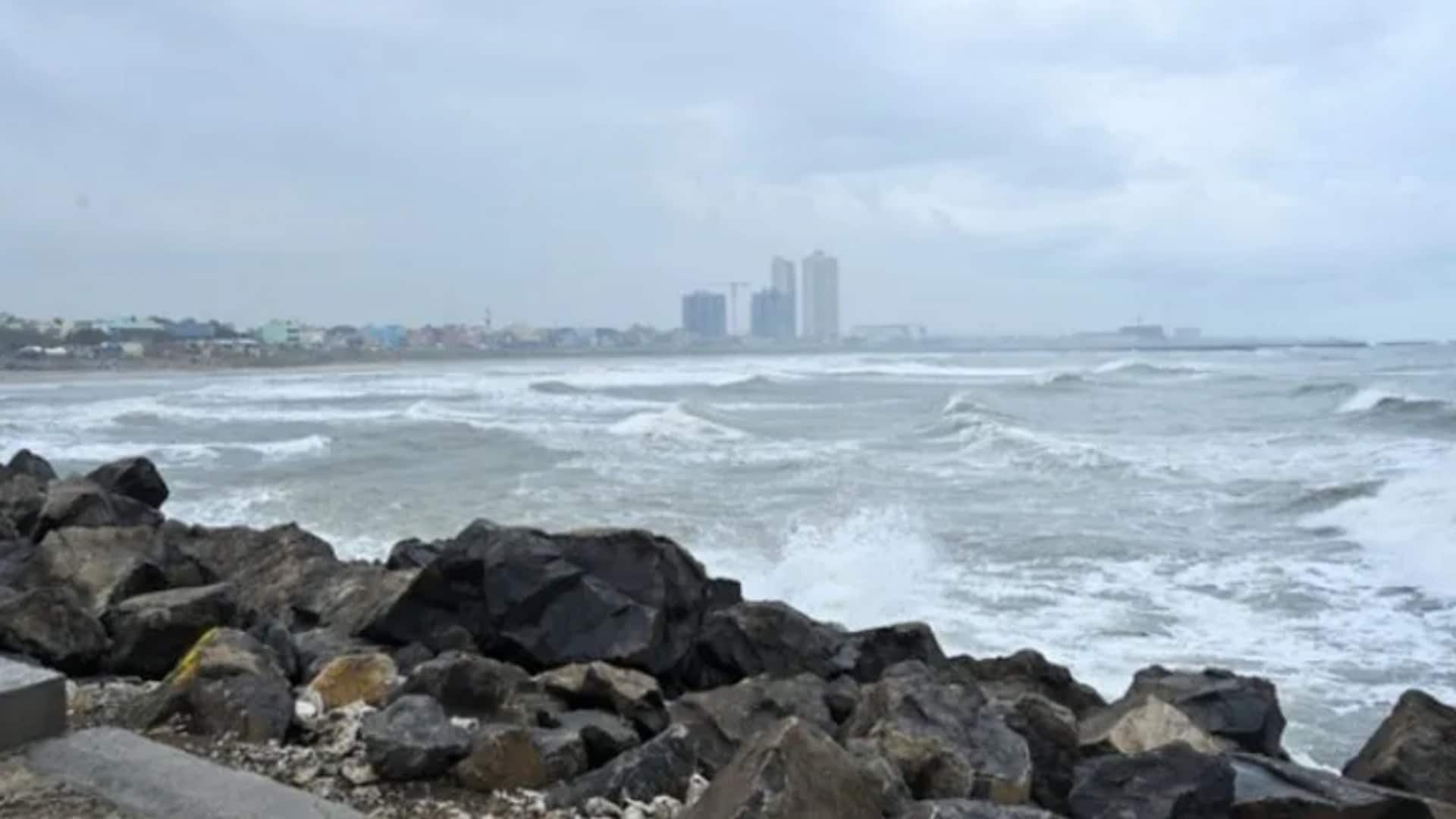 चक्रवात 'दित्वाह' आज तमिलनाडु- पुडुचेरी से टकराएगा; रेड अलर्ट जारी, स्कूल बंद और 54 उड़ानें रद्द