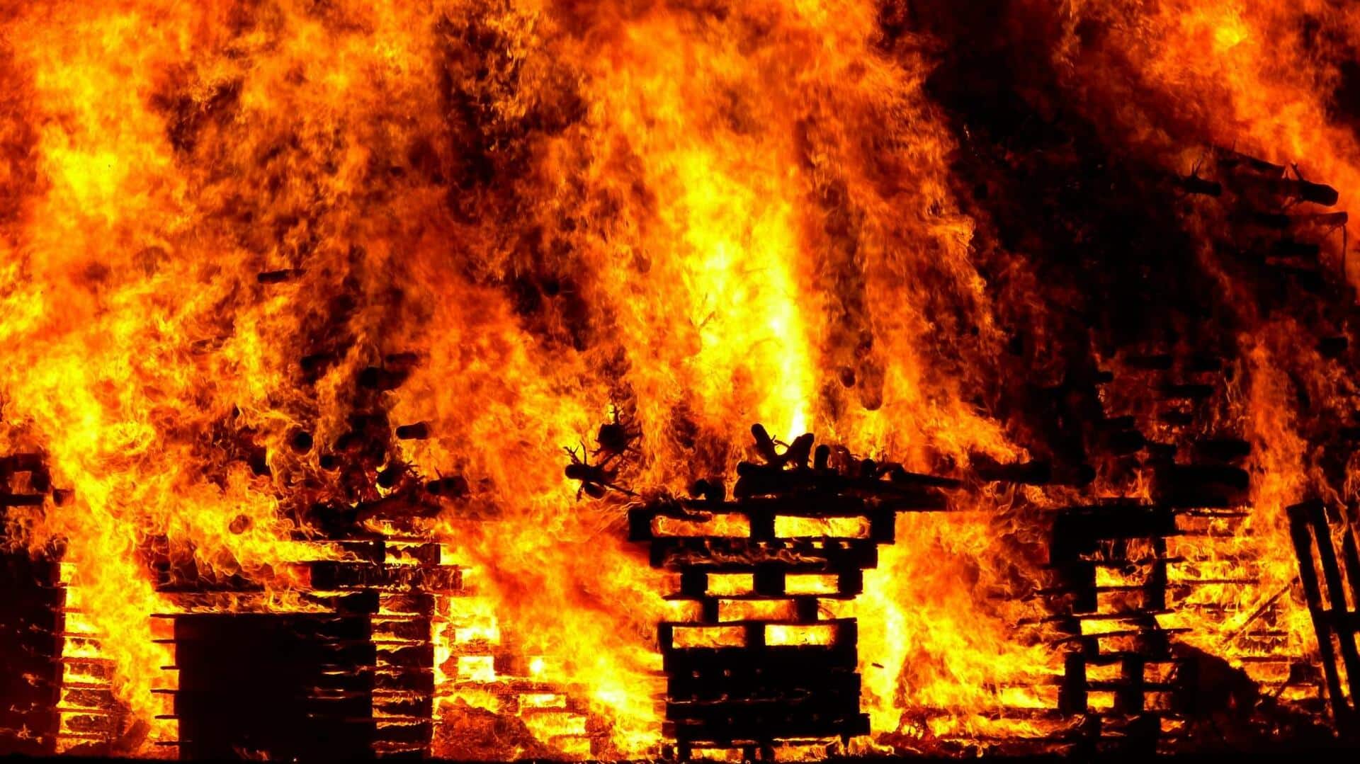 उत्तर प्रदेश: कानपुर के बासमंडी में भीषण आग से 500 दुकानें जलकर खाक