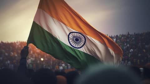 जानिए गणतंत्र दिवस पर 'झंडा फहराने' और स्वतंत्रता दिवस पर 'ध्वजारोहण' में क्या है अंतर? 