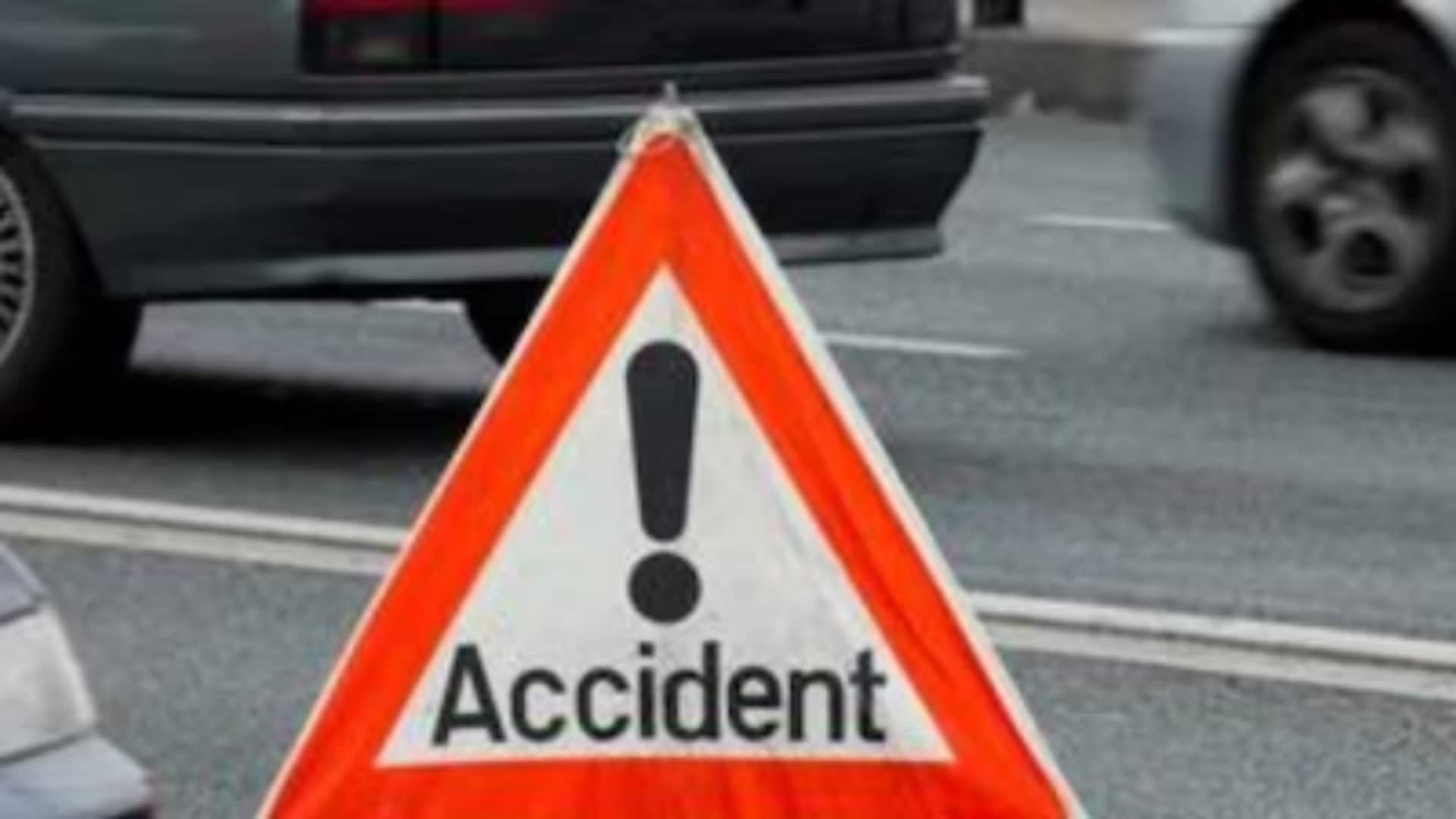 महाराष्ट्र के नंदुरबार में बड़ा सड़क हादसा, वाहन खाई में गिरने से 8 की मौत महाराष्ट्र के नंदुरबार में बड़ा सड़क हादसा, वाहन खाई में गिरने से 8 की मौत