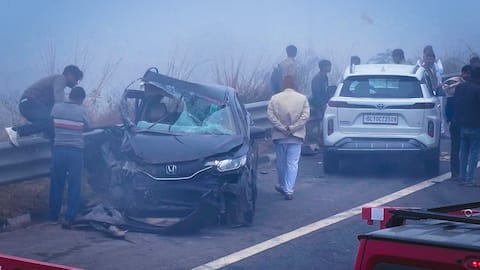 हरियाणा में दिल्ली-मुंबई एक्सप्रेसवे पर कोहरे के कारण कई वाहन आपस में टकराए, 2 की मौत