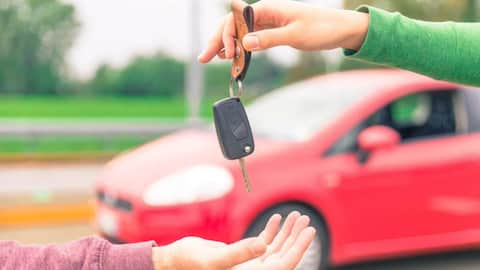कब बेच देनी चाहिए पुरानी कार? ये बातें कर सकती हैं तय 