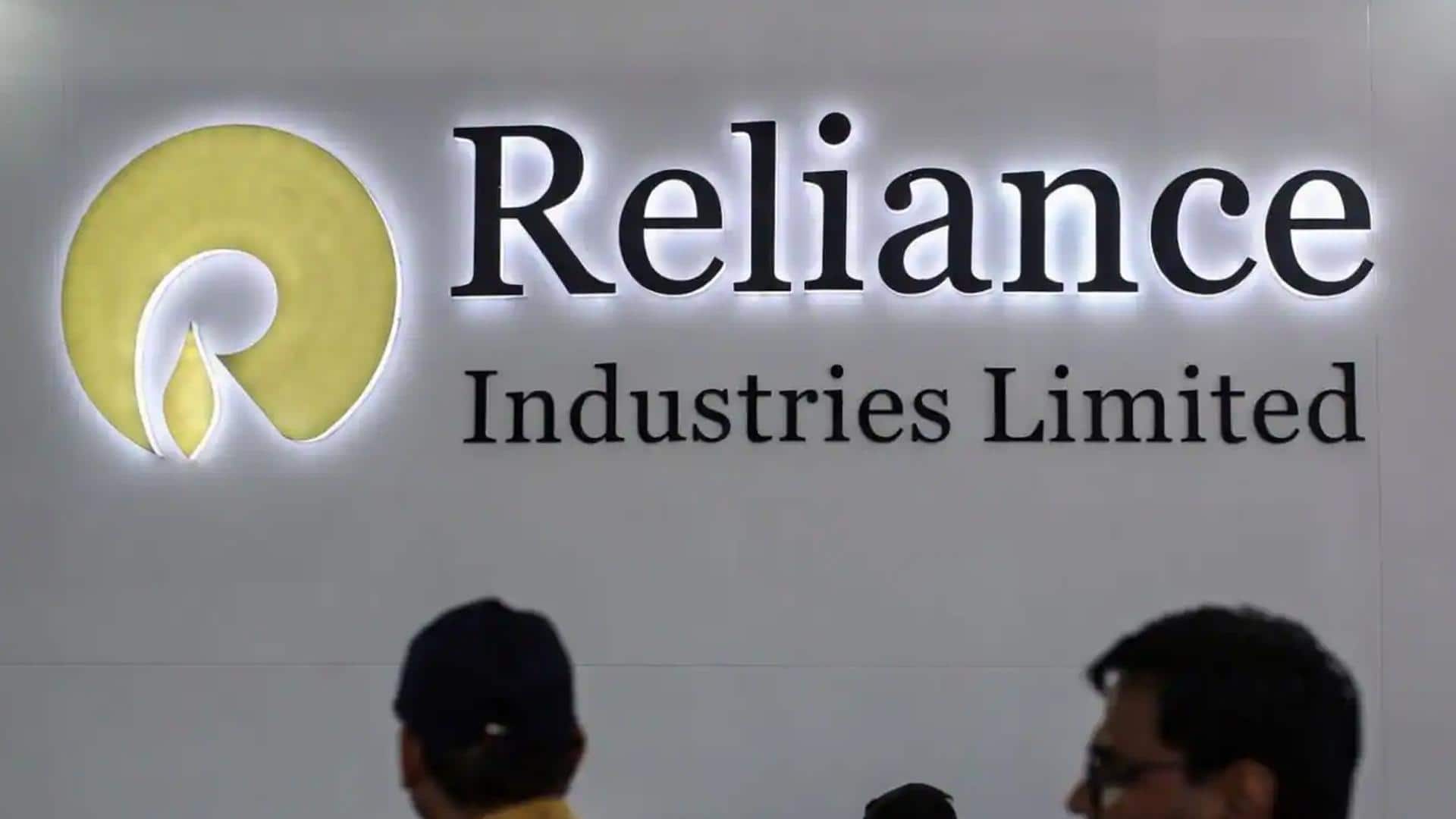 रिलायंस इंडस्ट्रीज के शेयर 4 प्रतिशत टूटे, क्या है गिरावट की वजह?