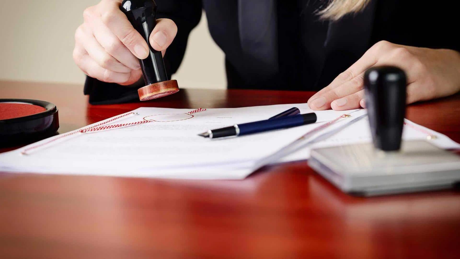 भारतीय सरकारी दस्तावेजों को खुद से कैसे अटेस्ट करें?