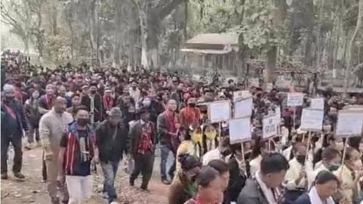 नागालैंड फायरिंग: AFSPA और अमित शाह के खिलाफ ग्रामीणों का प्रदर्शन, दोषियों पर कार्रवाई की मांग