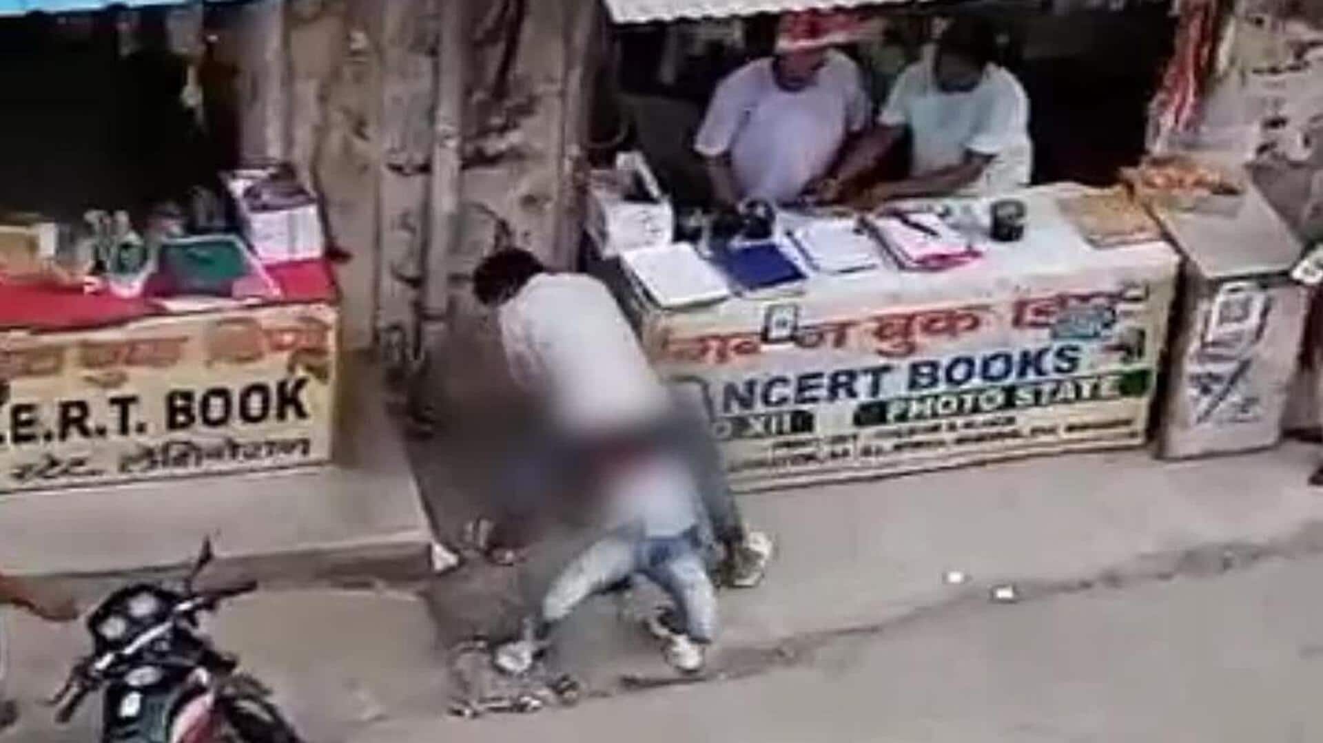 दिल्ली: युवक की सरेआम चाकू से 14 वार कर हत्या, देखते रहे लोग