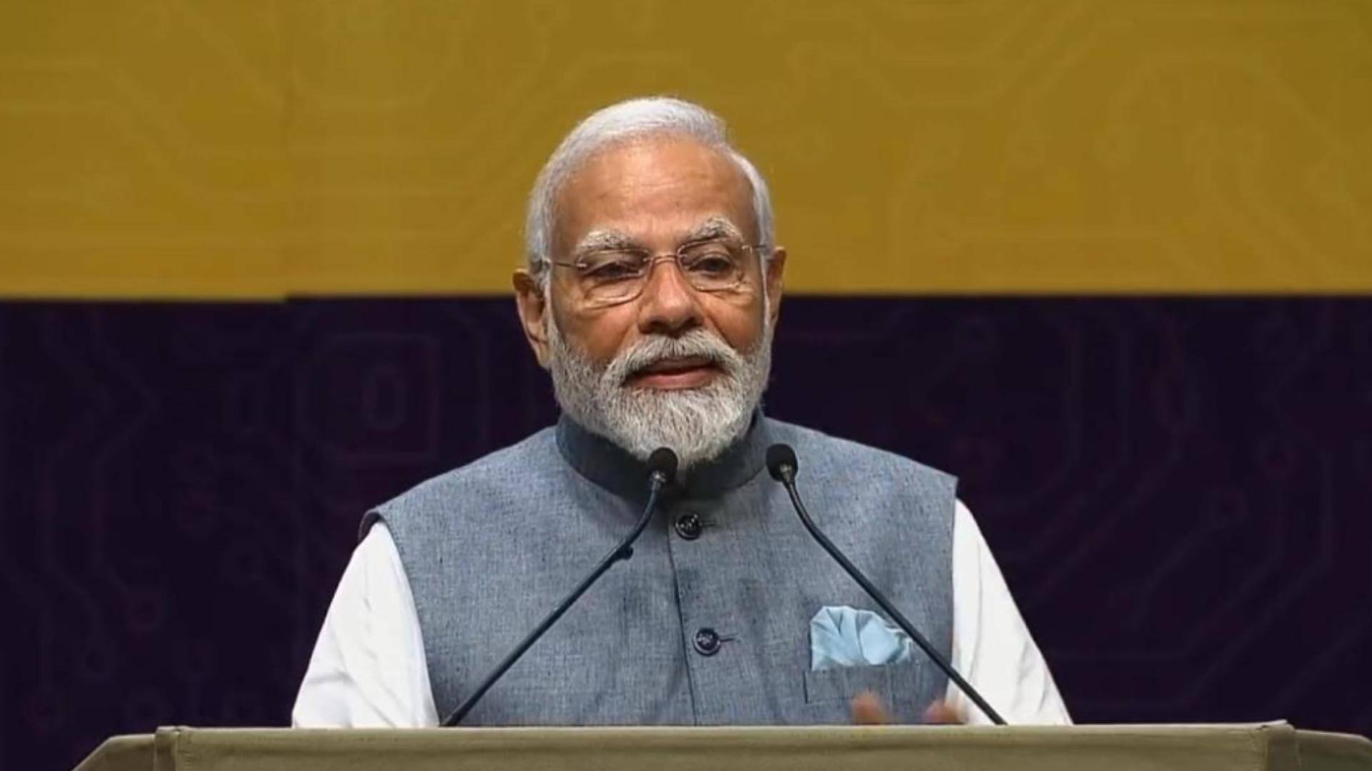 WAVES 2025: प्रधानमंत्री नरेंद्र मोदी बोले- 'भारत में बनाएं, विश्व के लिए बनाएं' का सही समय WAVES 2025: प्रधानमंत्री नरेंद्र मोदी बोले- 'भारत में बनाएं, विश्व के लिए बनाएं' का सही समय