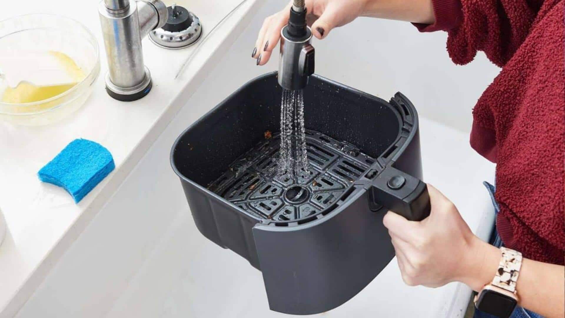 एयर फ्रायर को साफ करने के लिए आजमाएं ये 5 आसान तरीके