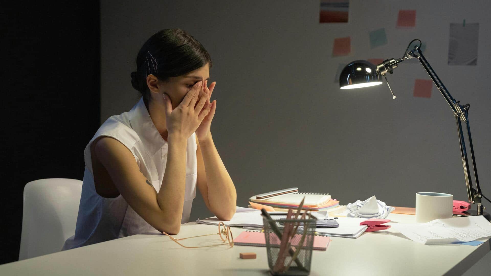 मानसिक रूप से थके होने पर नजर आने लगते हैं ये 5 संकेत, न करें नजरअंदाज