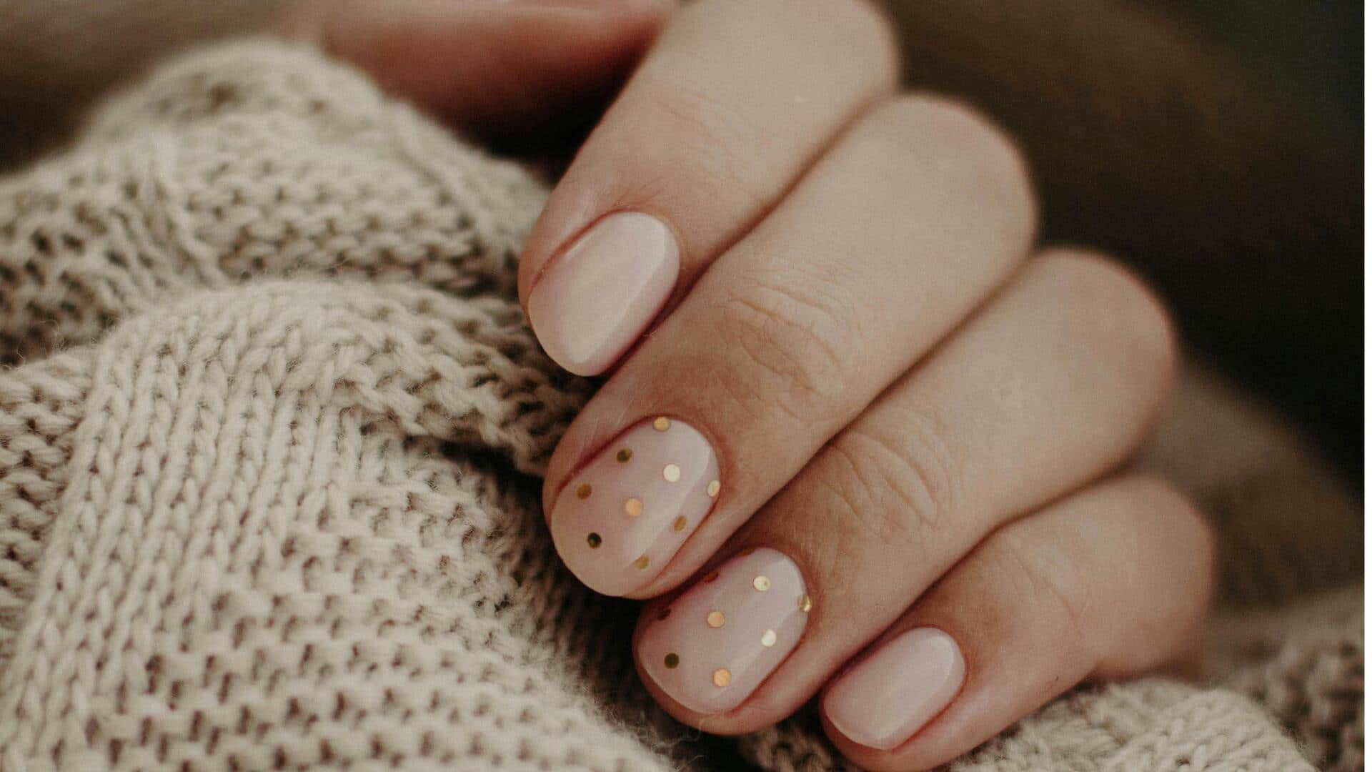 नाखूनों की सुंदरता को बिगाड़ सकती हैं ये 5 गलतियां, ध्यान रखें