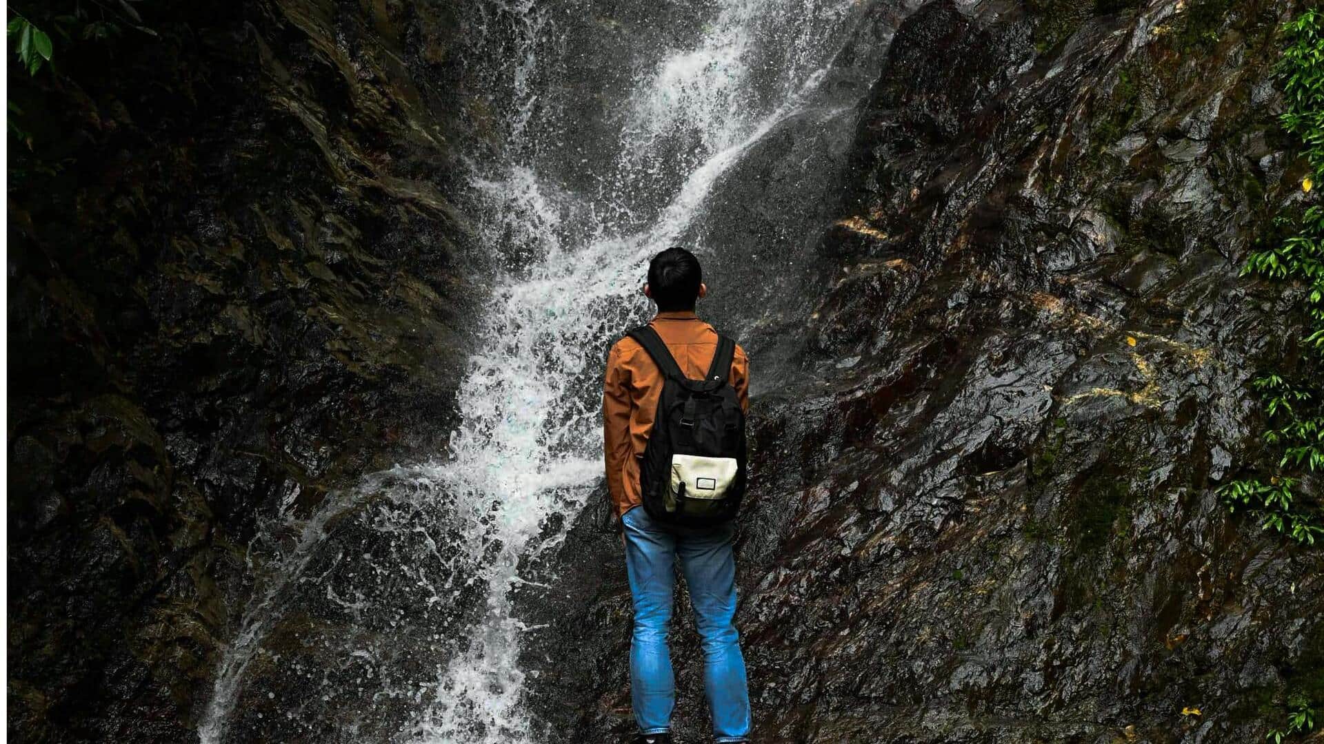 झरने के करीब जाने से पहले इन बातों का रखें ध्यान, यात्रा बनेगी सुरक्षित और मजेदार