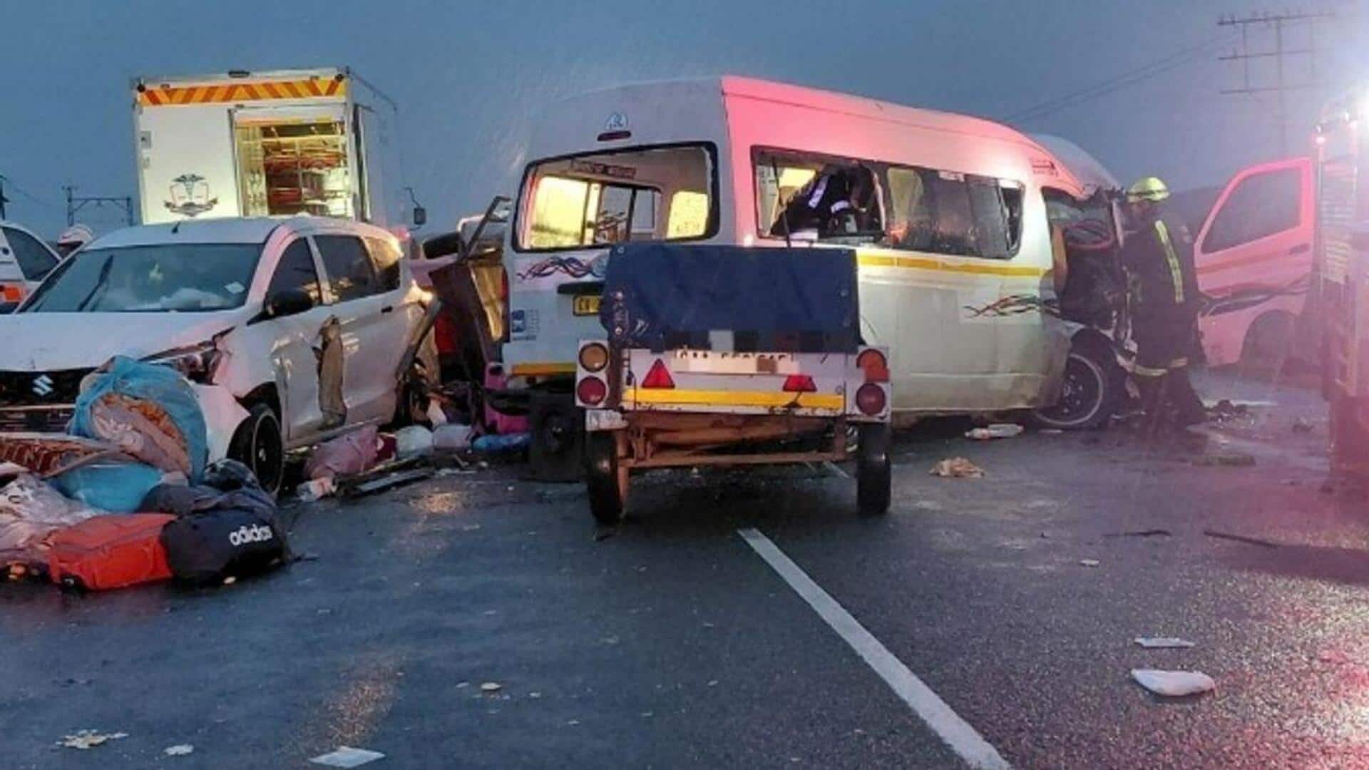 दक्षिण अफ्रीका में भीषण सड़क हादसा, मिनीबस टैक्सियों की भिड़ंत में 21 लोगों की मौत