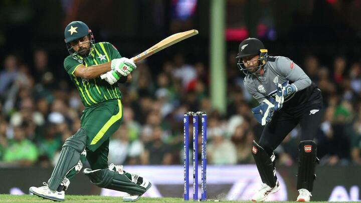 टी-20 विश्व कप: बाबर आजम ने न्यूजीलैंड के खिलाफ सेमीफाइनल में लगाया अर्धशतक