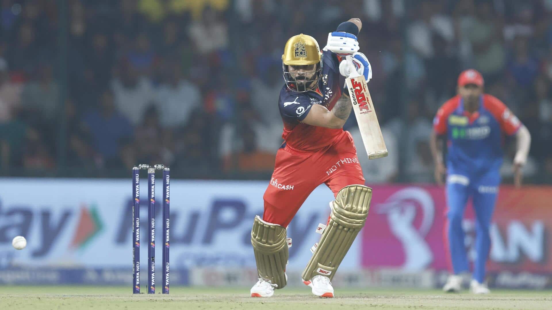 IPL: एक संस्करण में 900+ रन बनाने वाले इकलौते बल्लेबाज हैं विराट कोहली, जानिए उनके रिकॉर्ड्स