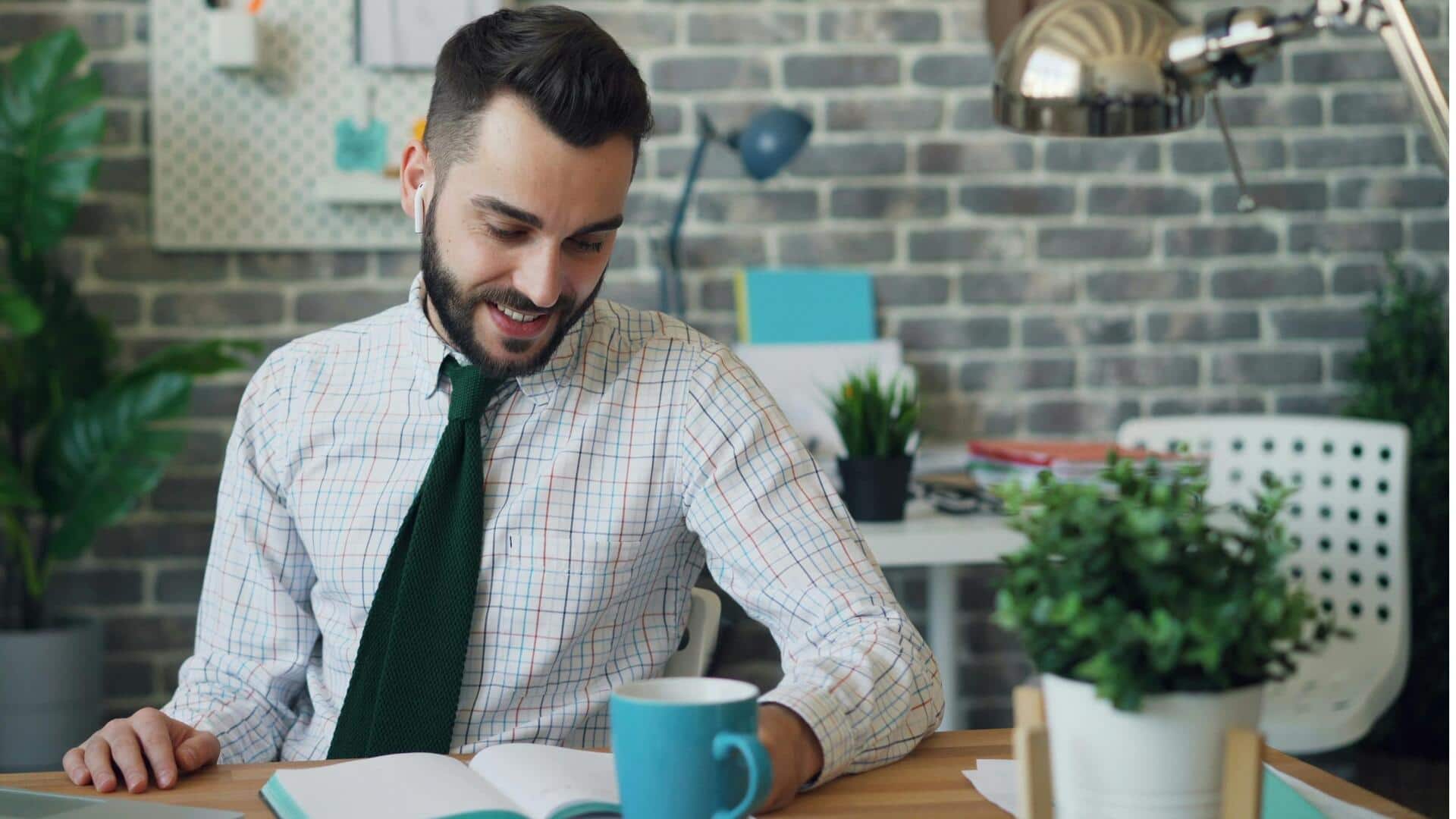 डेस्क जॉब करने वाले लोग इन 5 तरीकों से रह सकते हैं पूरा दिन सक्रिय