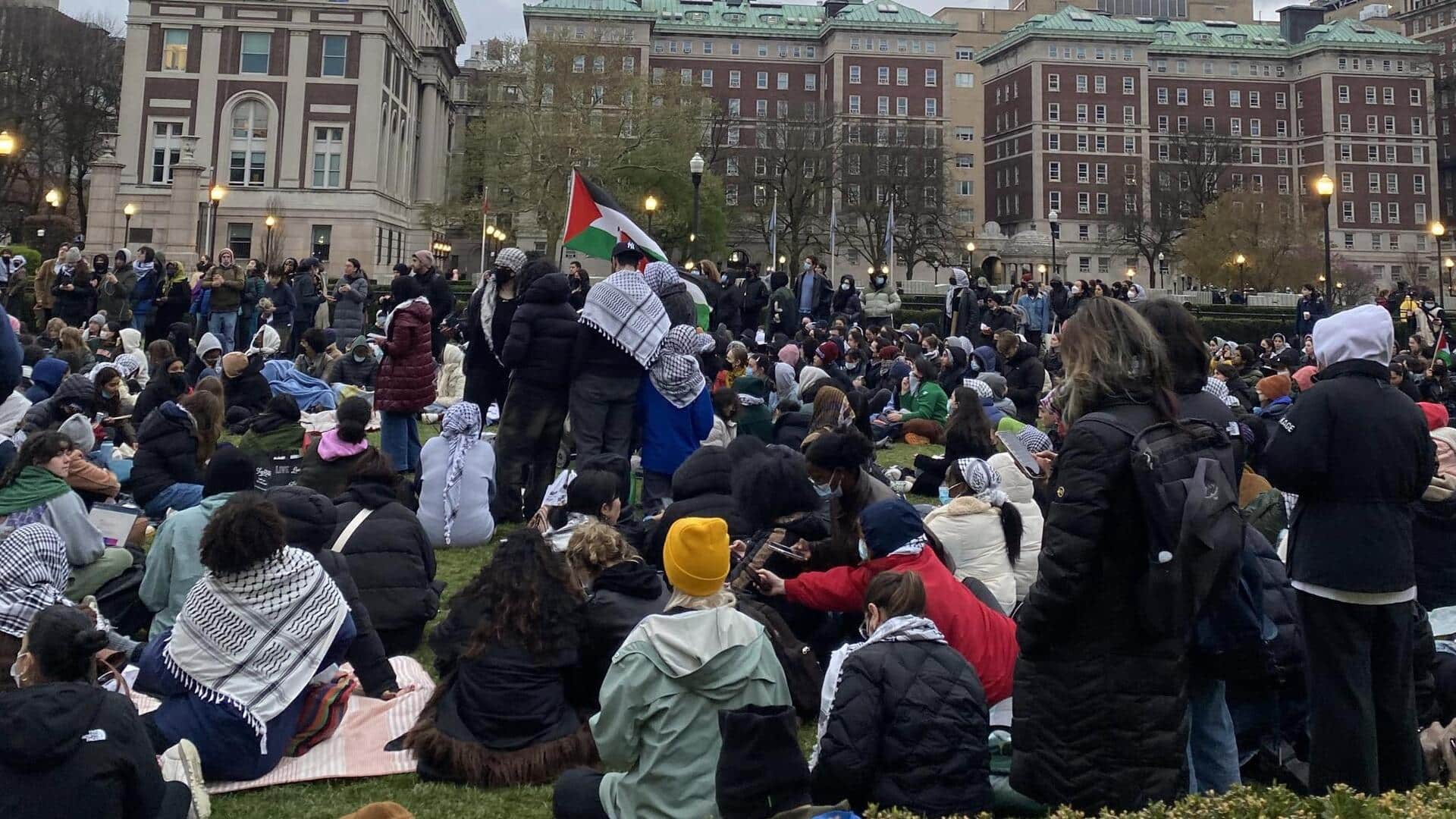 अमेरिका: कोलंबिया विश्वविद्यालय में फिलिस्तीन के समर्थन में प्रदर्शन के लिए लगभग 100 छात्र गिरफ्तार