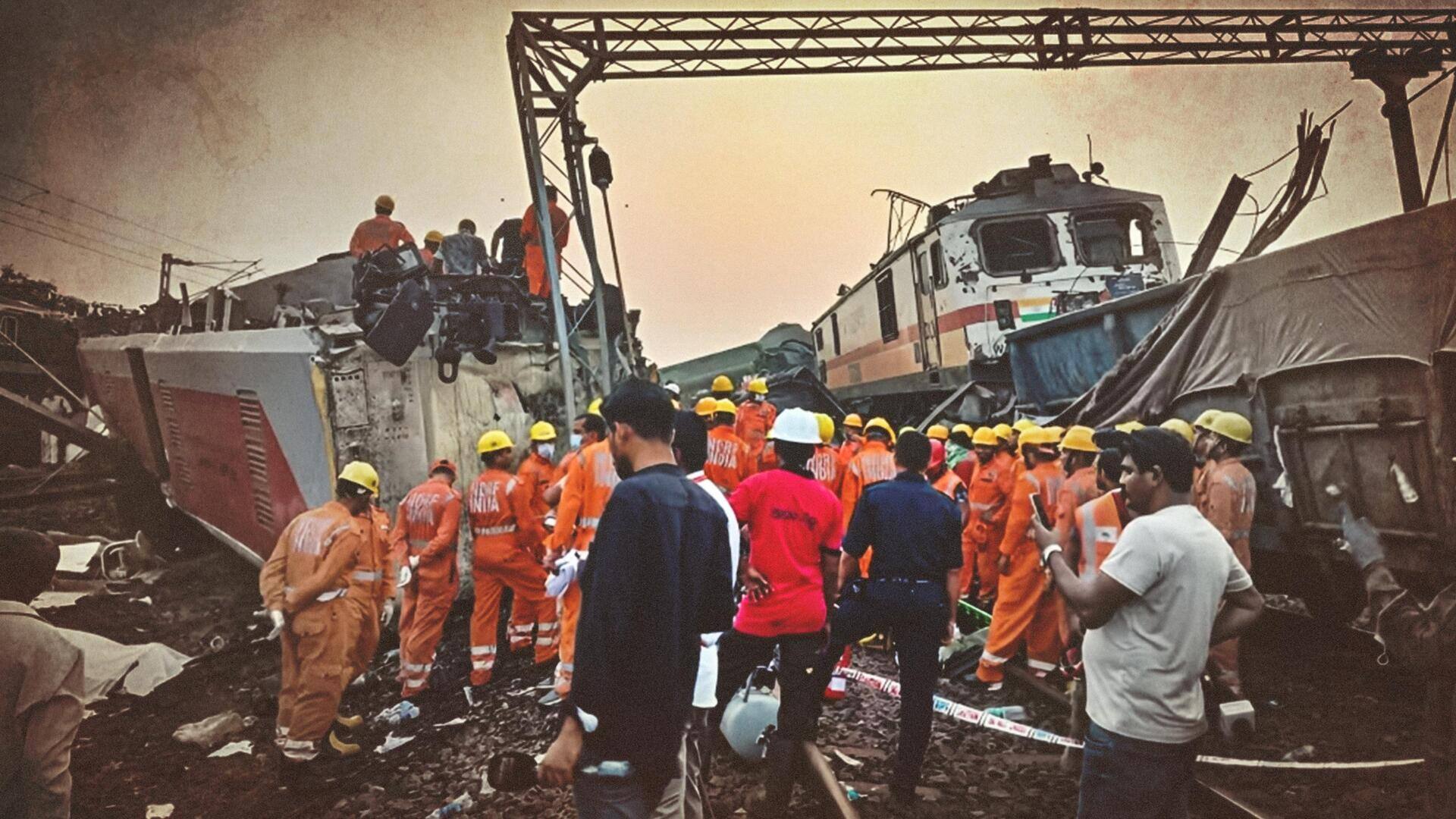 #NewsBytesExplainer: कर्मचारियों की कमी या रखरखाव में लापरवाही, क्यों बेपटरी होती हैं भारतीय ट्रेनें?