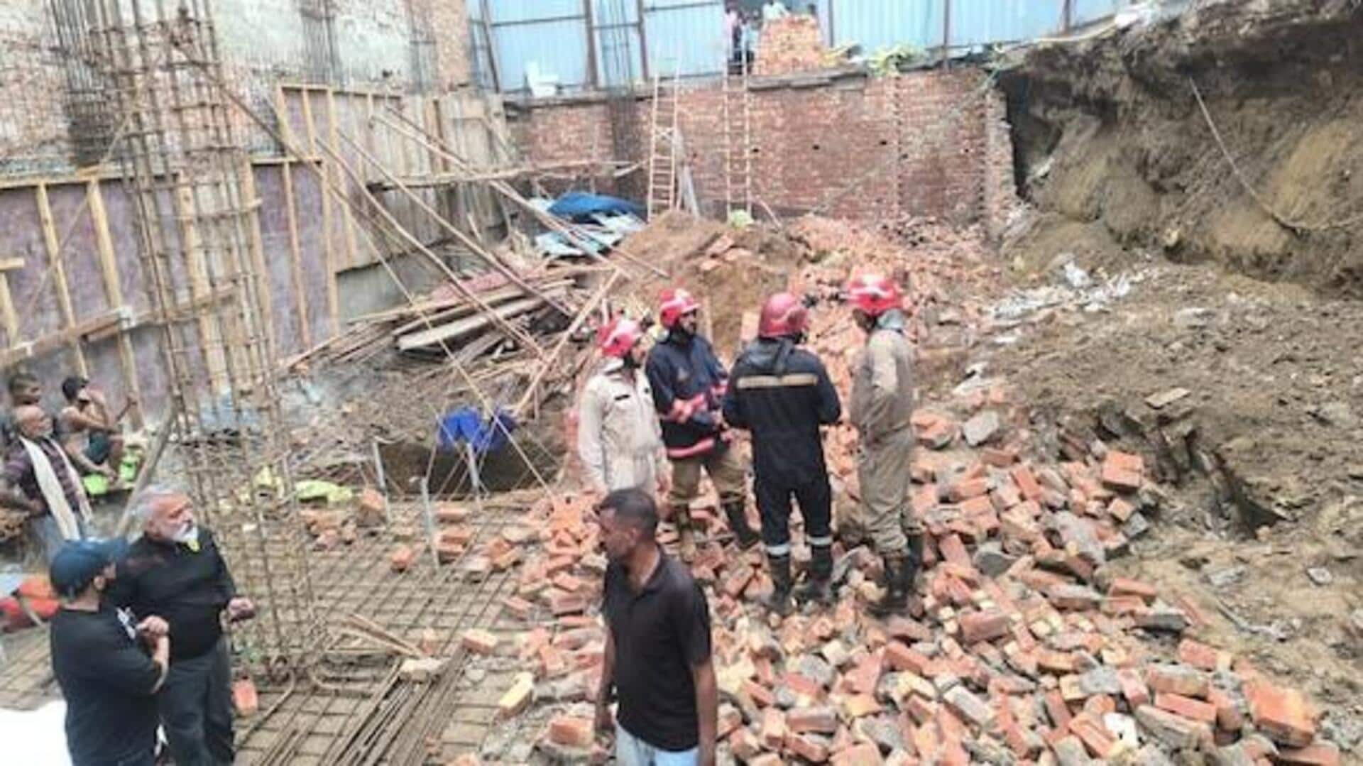 दिल्ली के नबी करीम इलाके में दीवार गिरने से 2 लोगों की मौत दिल्ली के नबी करीम इलाके में दीवार गिरने से 2 लोगों की मौत
