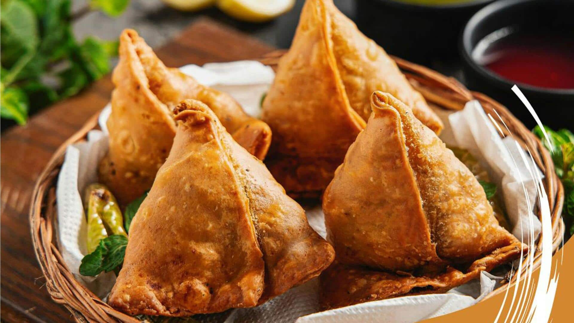त्योहारों पर घर आने वाले मेहमानों को बनाकर खिलाएं ये समोसे, तारीफ करते नहीं थकेंगे