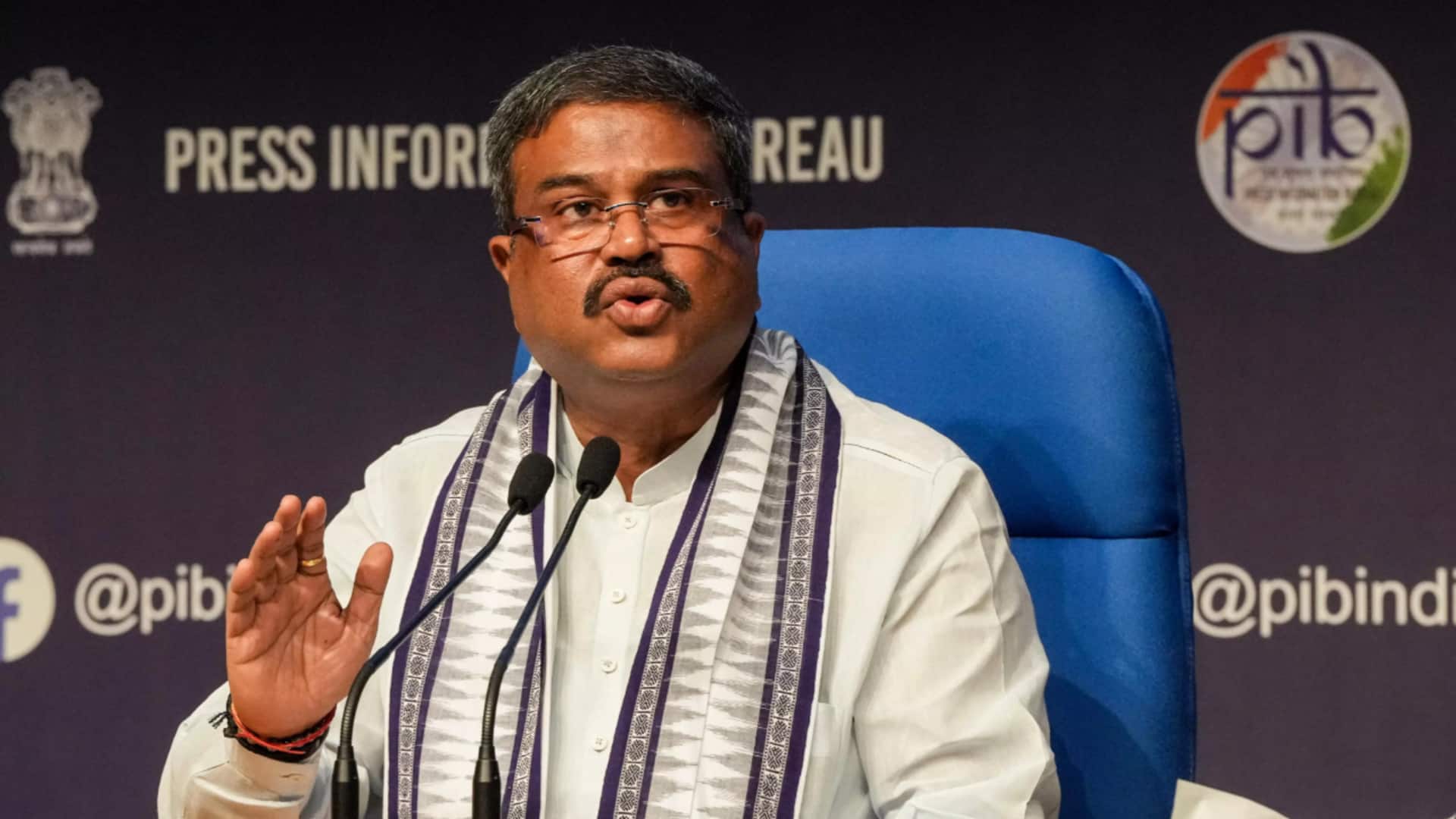 NEET पेपर लीक: शिक्षा मंत्री बोले- अगले साल ऑनलाइन होगी परीक्षा, छात्रों का हित सर्वोपरि