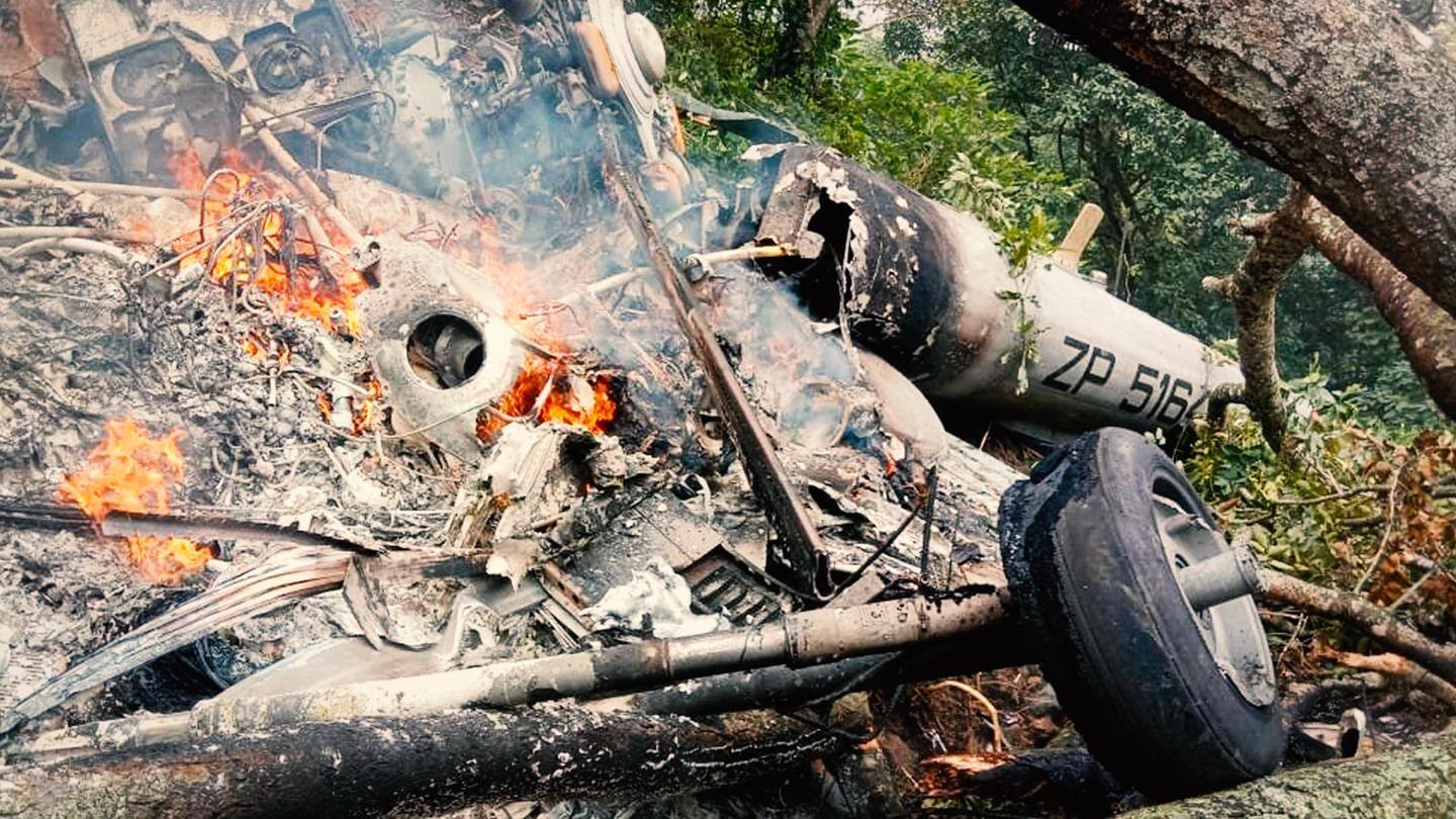 दुर्घटना की भयावहता को बयां कर रहीं तस्वीरें और वीडियो दुर्घटना की भयावहता को बयां कर रहीं तस्वीरें और वीडियो