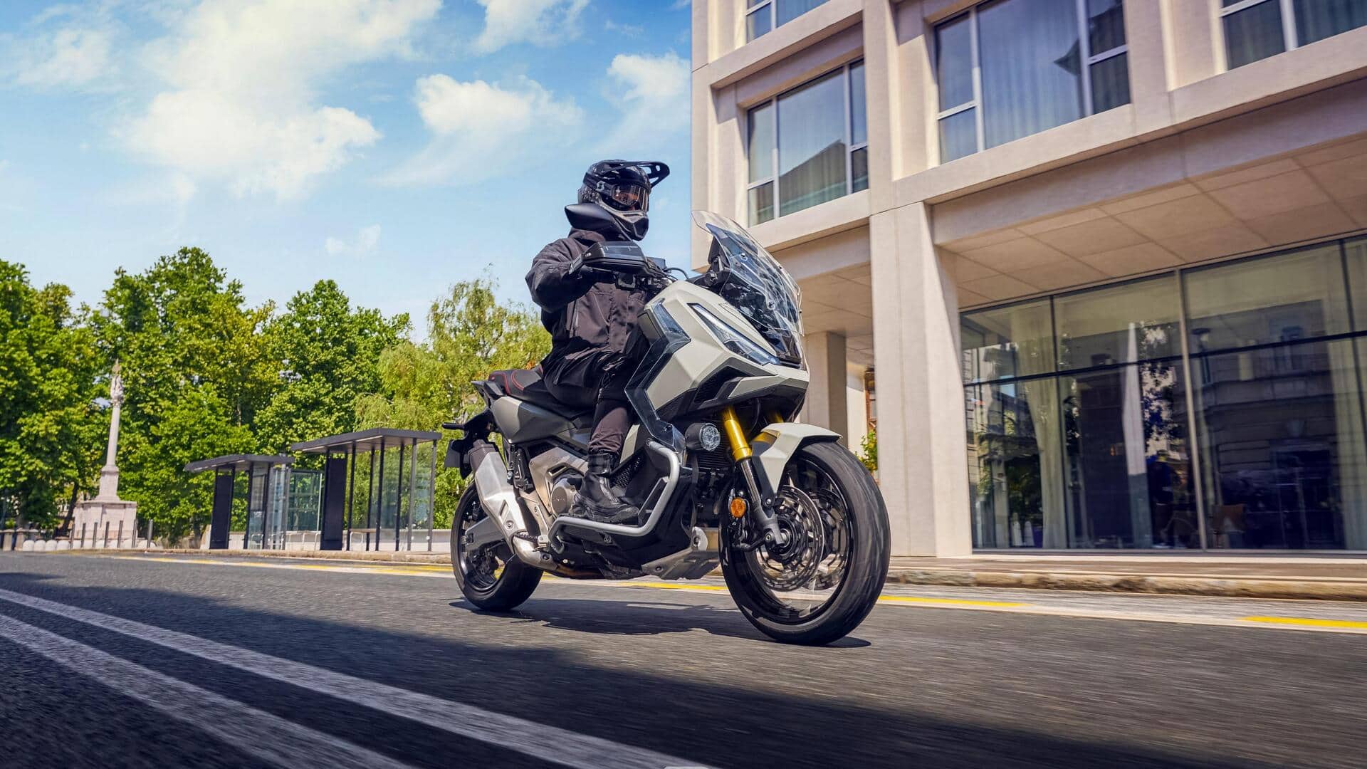 होंडा X-ADV 750 की भारत में शुरू हुई डिलीवरी, जानिए इसकी खासियत होंडा X-ADV 750 की भारत में शुरू हुई डिलीवरी, जानिए इसकी खासियत