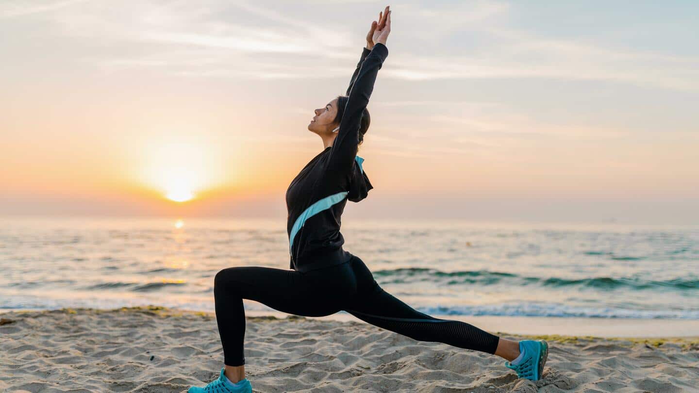सूर्य नमस्कार: जानिए इस योगासन के अभ्यास का तरीका और अन्य महत्वपूर्ण बातें
