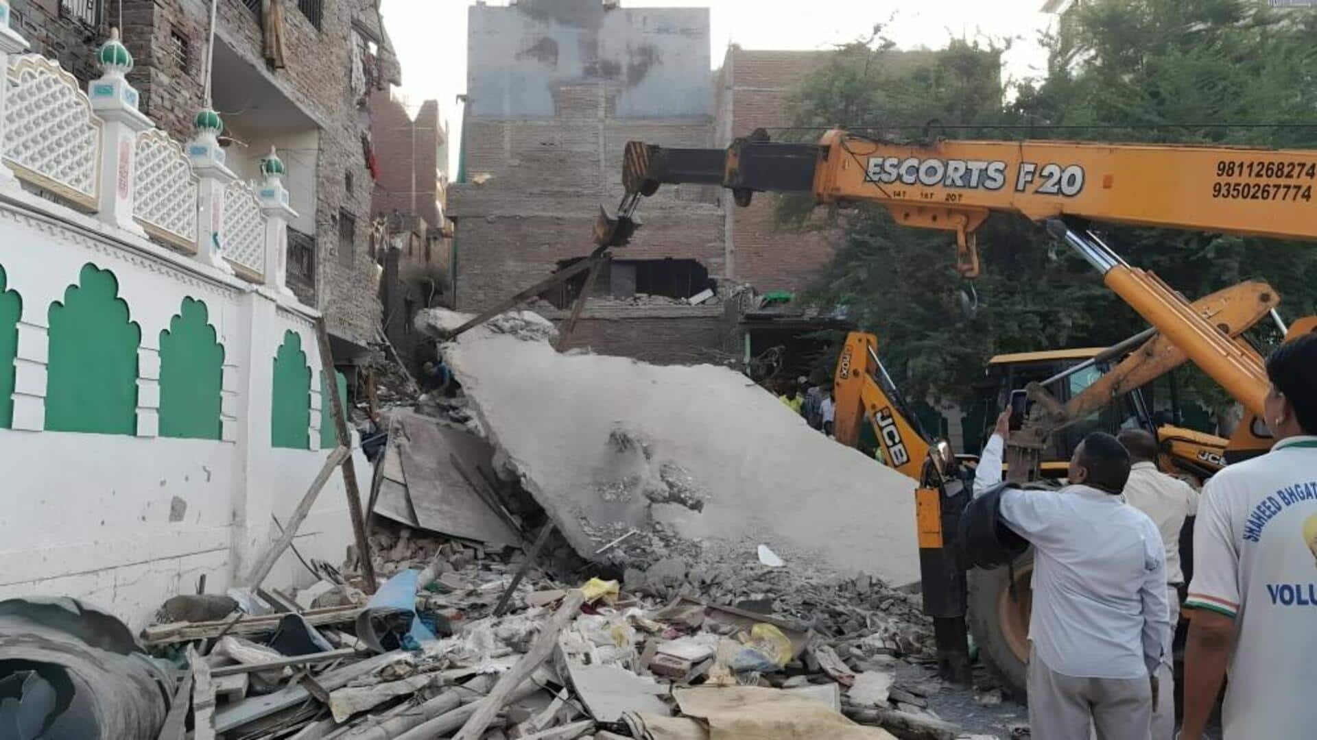 दिल्ली के सीमापुरी में 5 मंजिला इमारत गिरने से 2 बच्चों और गर्भवती महिला की मौत 