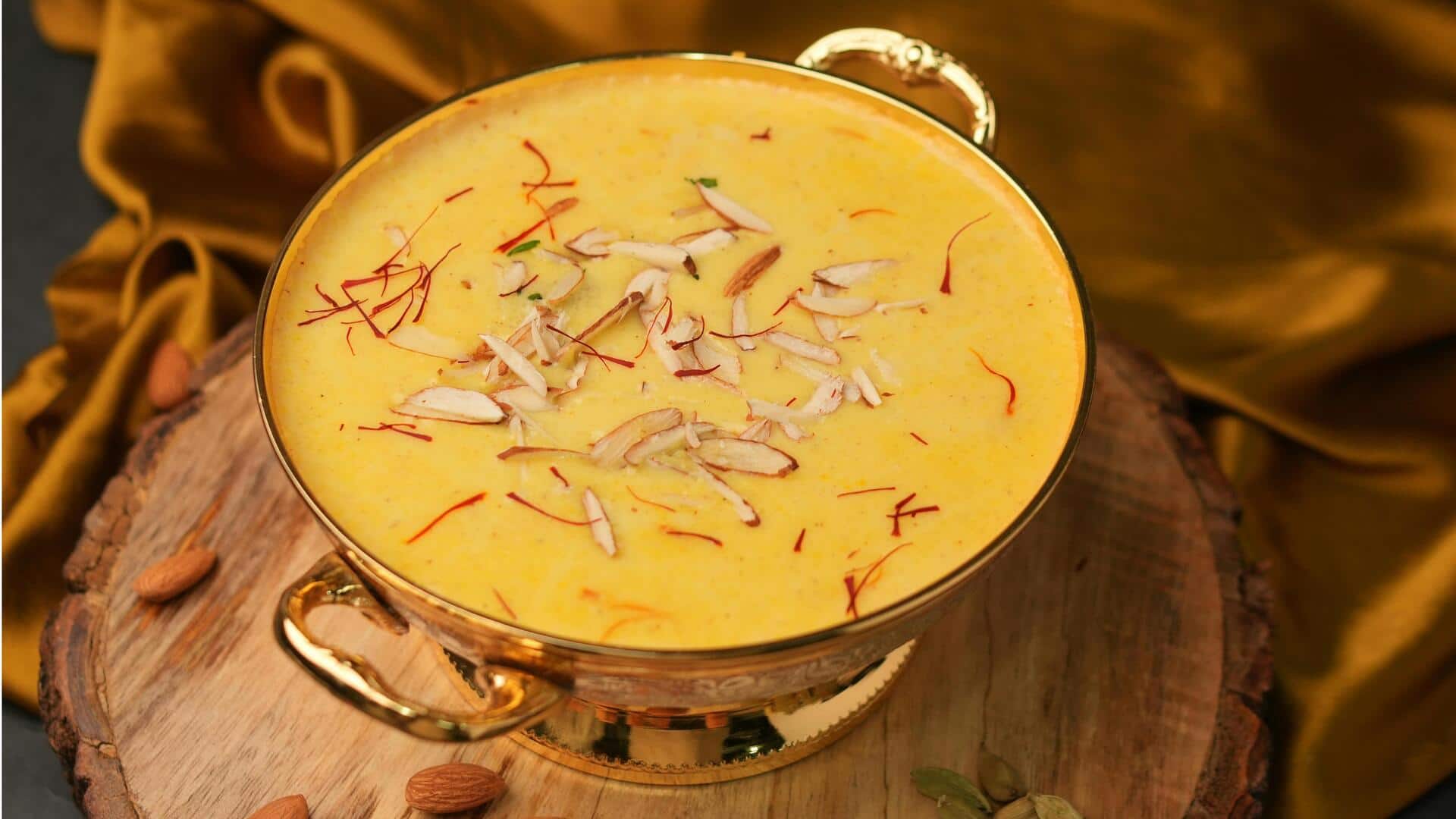 त्योहारों पर मेहमानों को परोसें केसर और बादाम से बनी ये मिठाइयां, सबको आएंगी पसंद