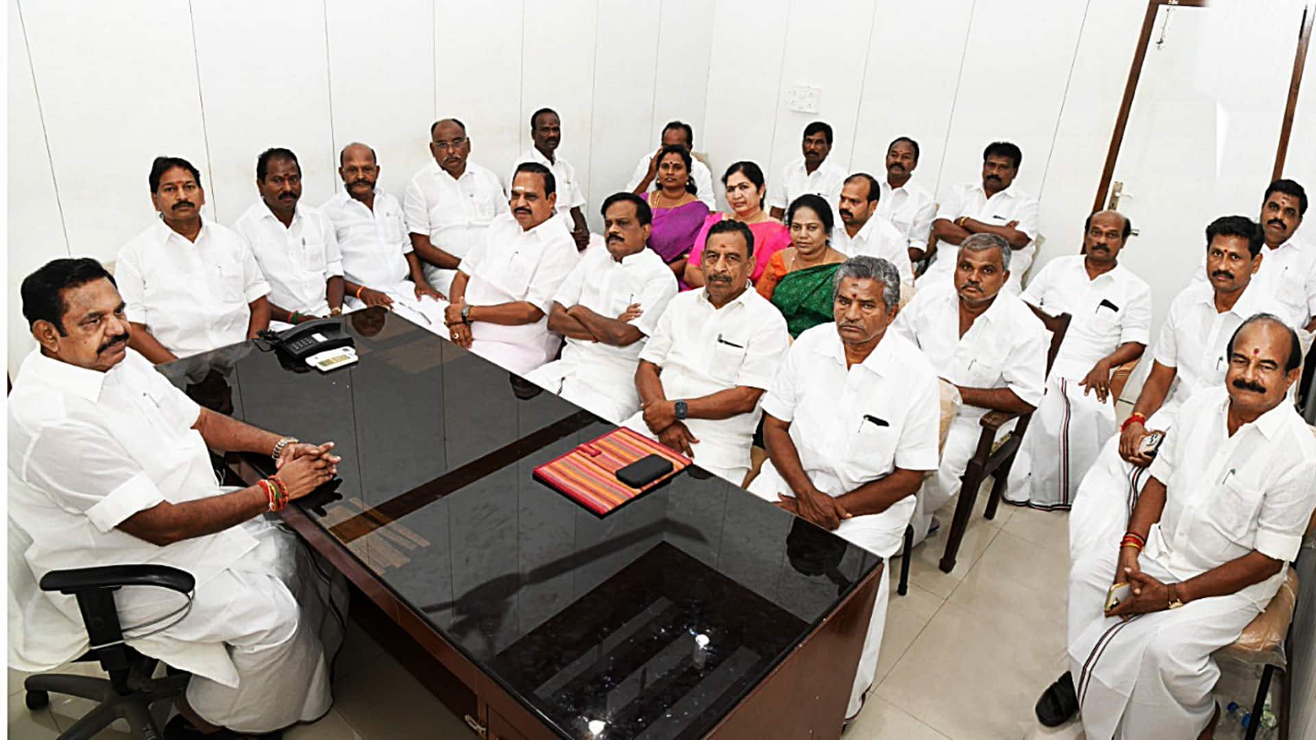 तमिलनाडु में AIADMK के 3 विधायक TVK में शामिल, इस्तीफा दिया