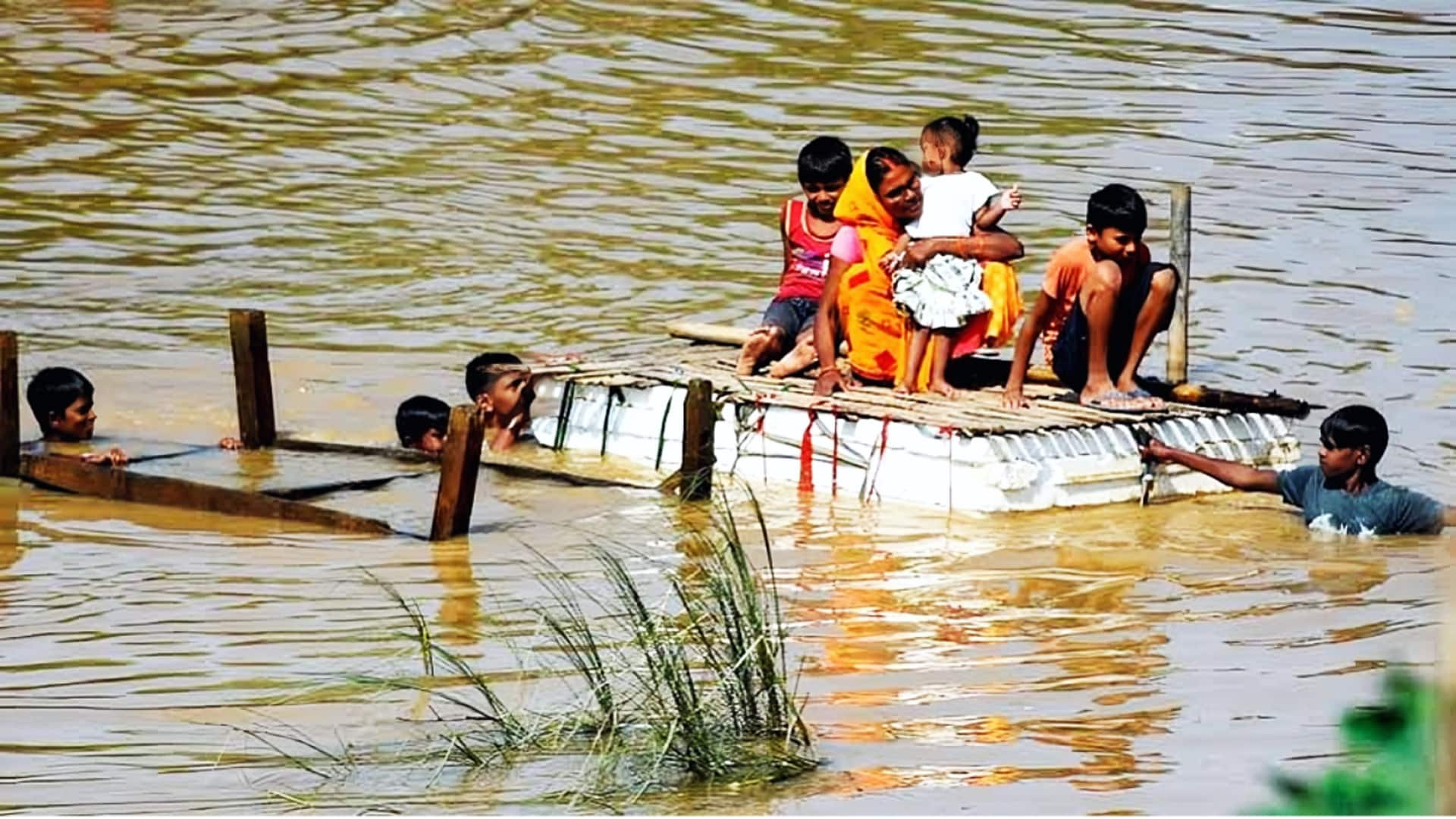 नेपाल में भारी बारिश से बिहार में टूटे 7 तटबंध, 12 जिलों में बाढ़ का खतरा