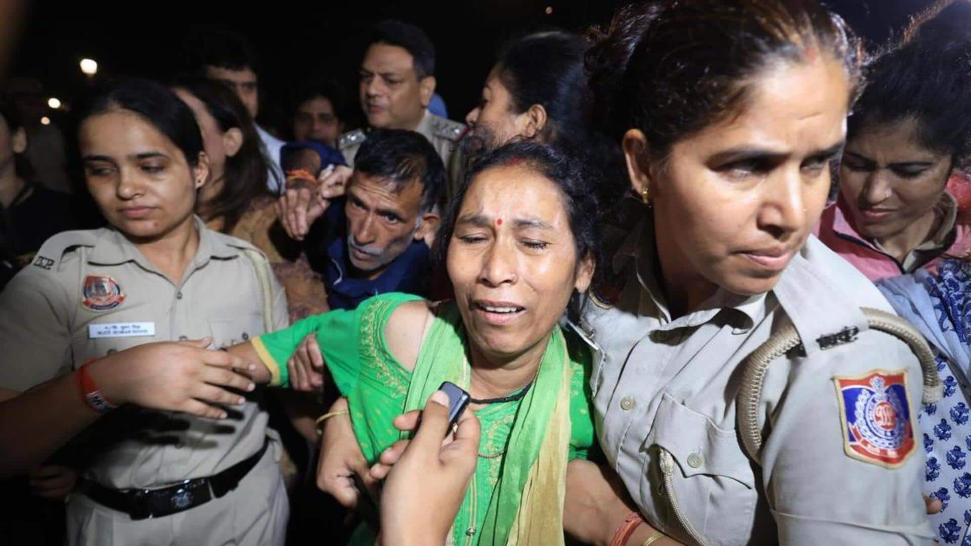 इंडिया गेट पर अंकिता भंडारी के माता-पिता समेत कांग्रेस नेता हिरासत में लिए गए