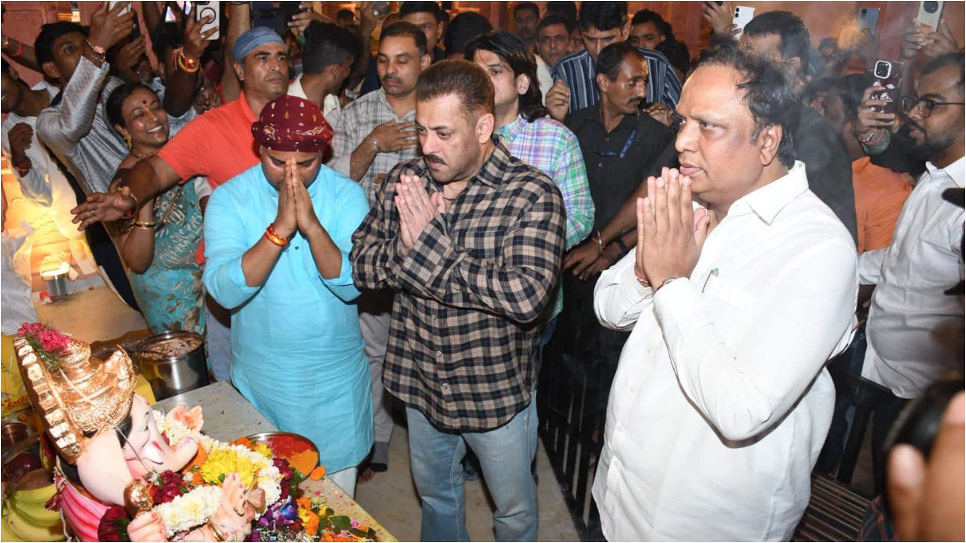 सलमान खान कड़ी सुरक्षा के बीच दौड़ते हुए गाड़ी में हुए सवार, वायरल वीडियो देखा क्या? सलमान खान कड़ी सुरक्षा के बीच दौड़ते हुए गाड़ी में हुए सवार, वायरल वीडियो देखा क्या?