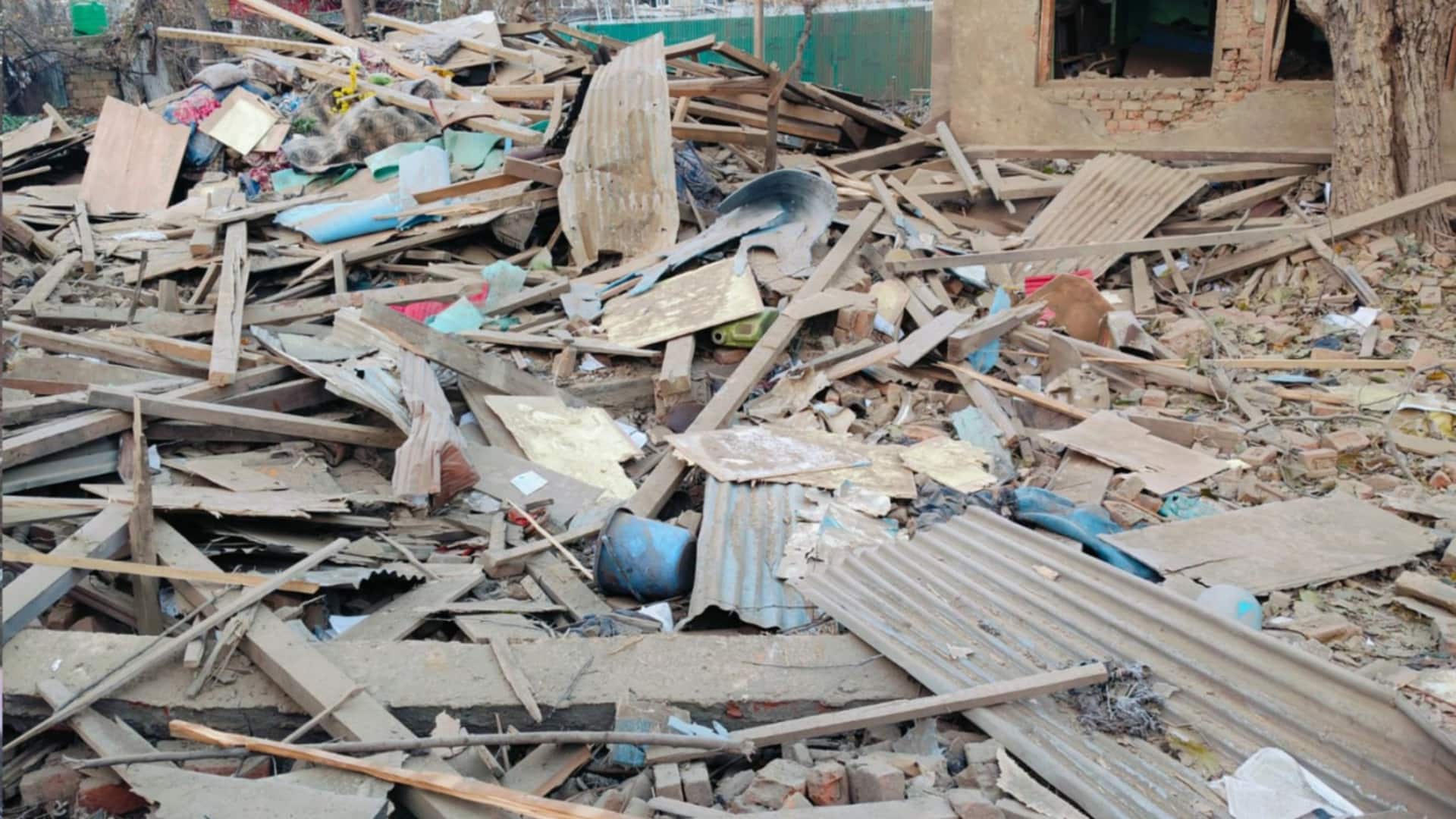 दिल्ली धमाके के आतंकी उमर का घर ध्वस्त, सुरक्षाबलों ने IED से उड़ाया