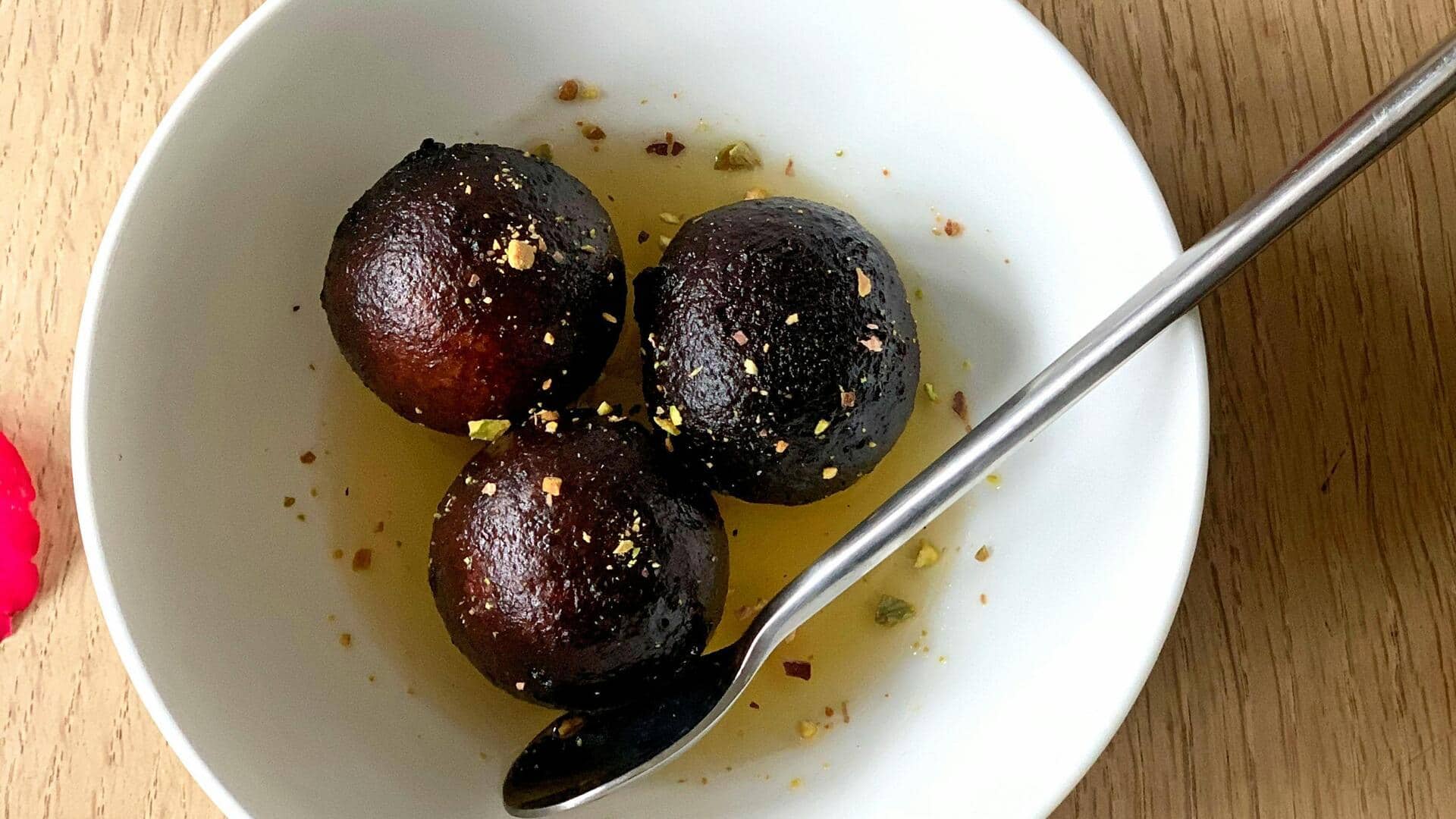 इन भारतीय मिठाइयों का स्वाद बढ़ाने के लिए इनमें मिलाएं रोजमेरी, हो जाएंगी ज्यादा पौष्टिक