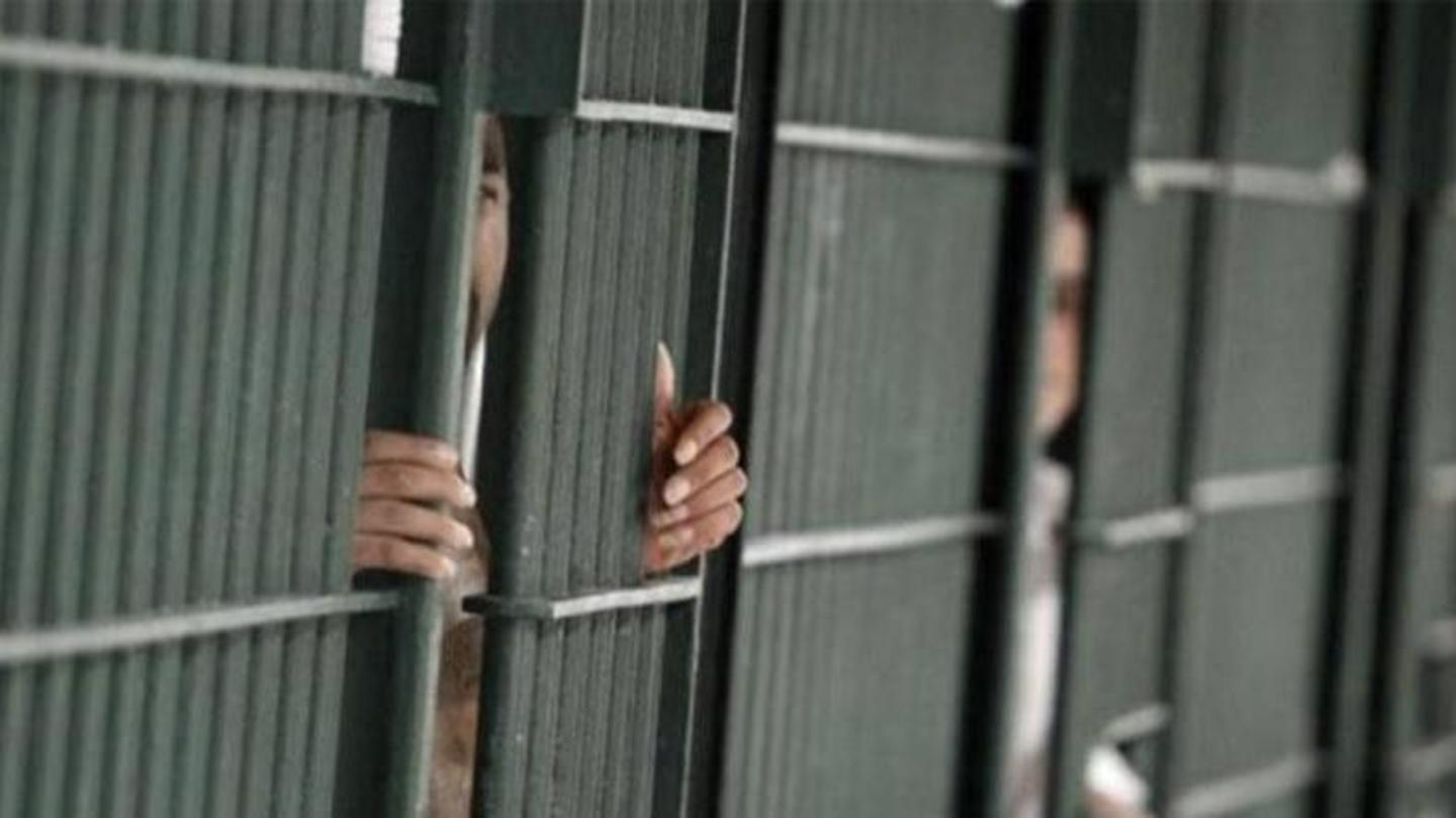 कोरोना: सुप्रीम कोर्ट ने बढ़ते संक्रमण के बीच जेलों से भीड़ कम करने की बताई जरूरत