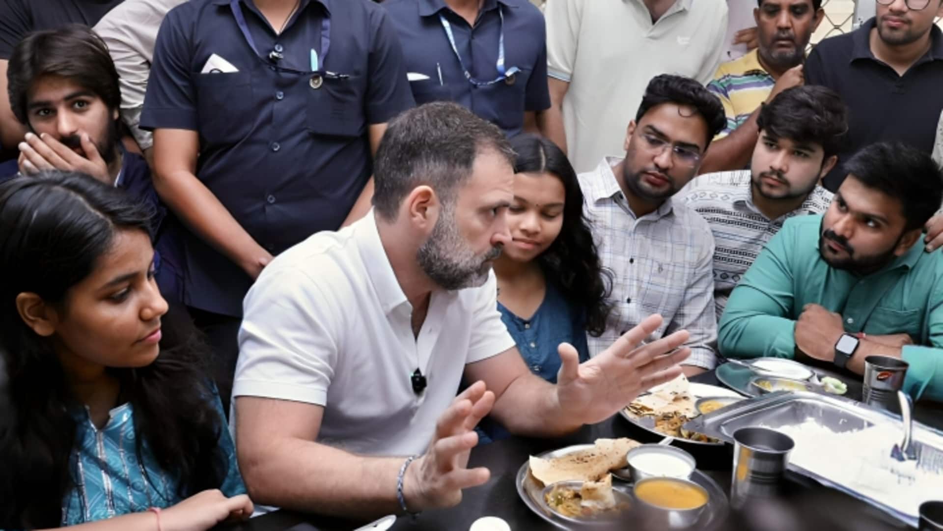 राहुल गांधी के अचानक दिल्ली विश्वविद्यालय पहुंचने पर नाराज हुआ प्रशासन, कड़ी चेतावनी दी राहुल गांधी के अचानक दिल्ली विश्वविद्यालय पहुंचने पर नाराज हुआ प्रशासन, कड़ी चेतावनी दी