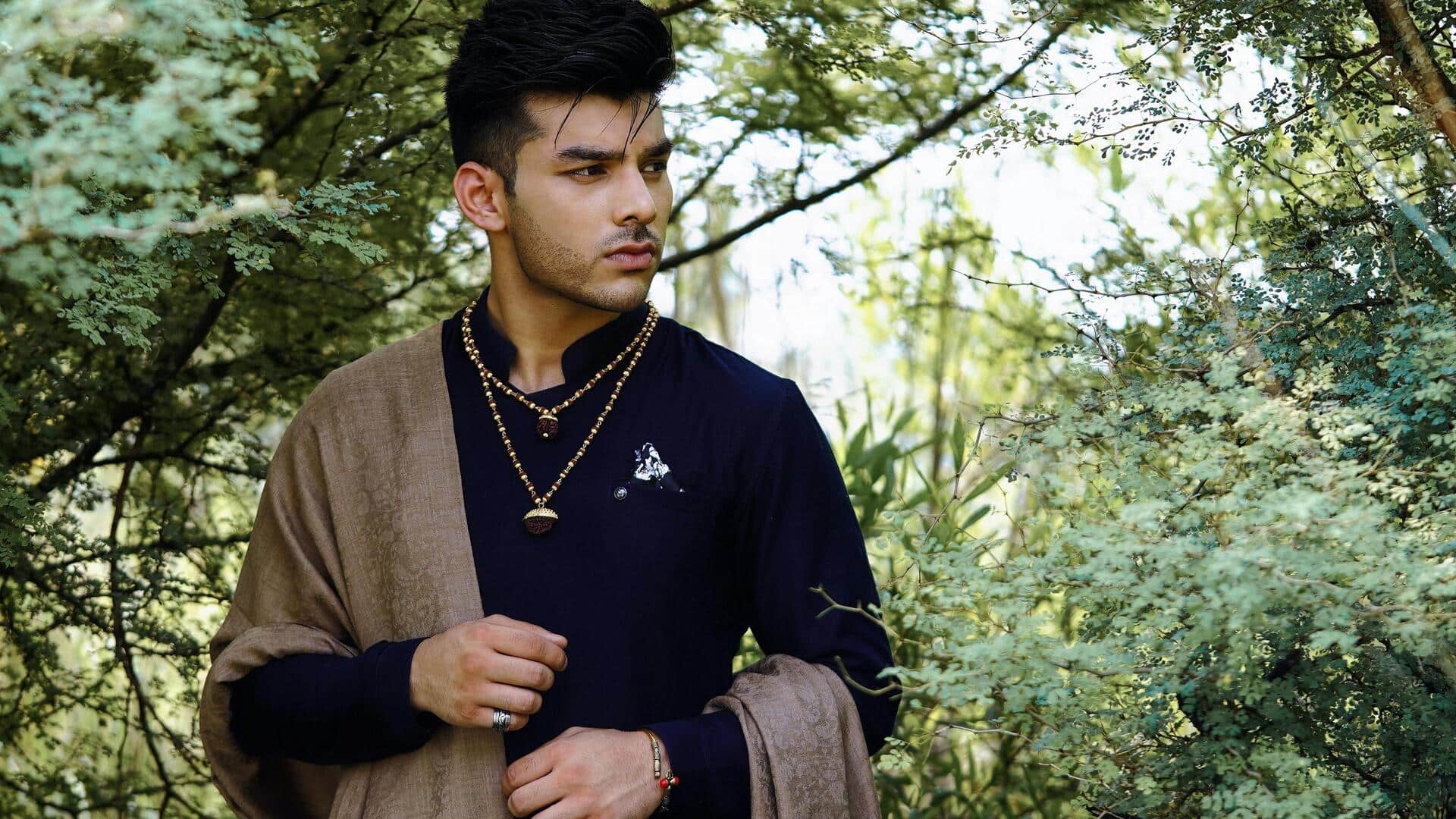 पुरुषों के लिए पश्मीना शॉल को स्टाइल करना हो सकता है आसान, बस अपनाएं ये तरीके