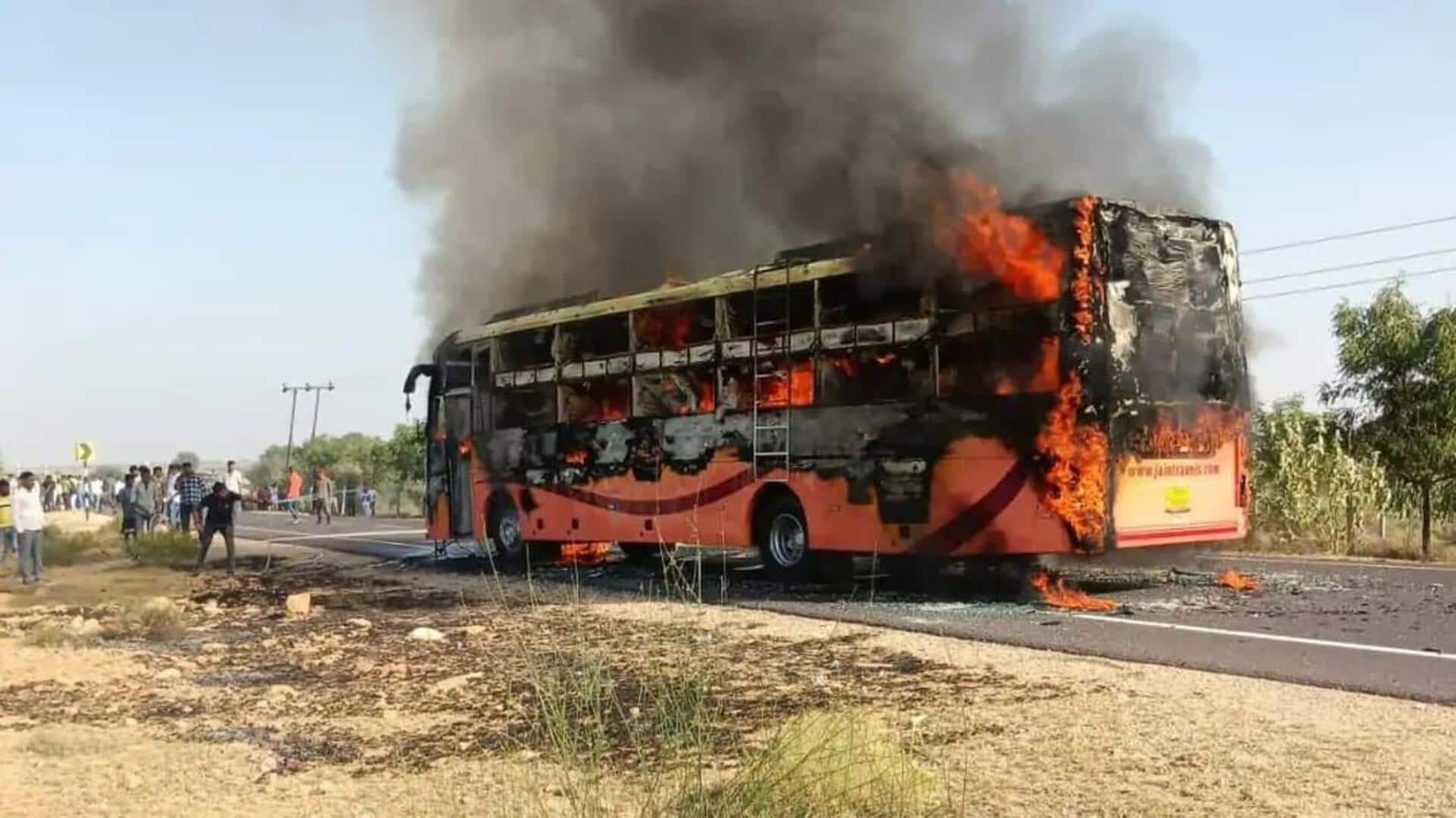 राजस्थान के जैसलमेर में चलती बस बनी आग का गोला, 15 यात्री बुरी तरह झुलसे राजस्थान के जैसलमेर में चलती बस बनी आग का गोला, 15 यात्री बुरी तरह झुलसे