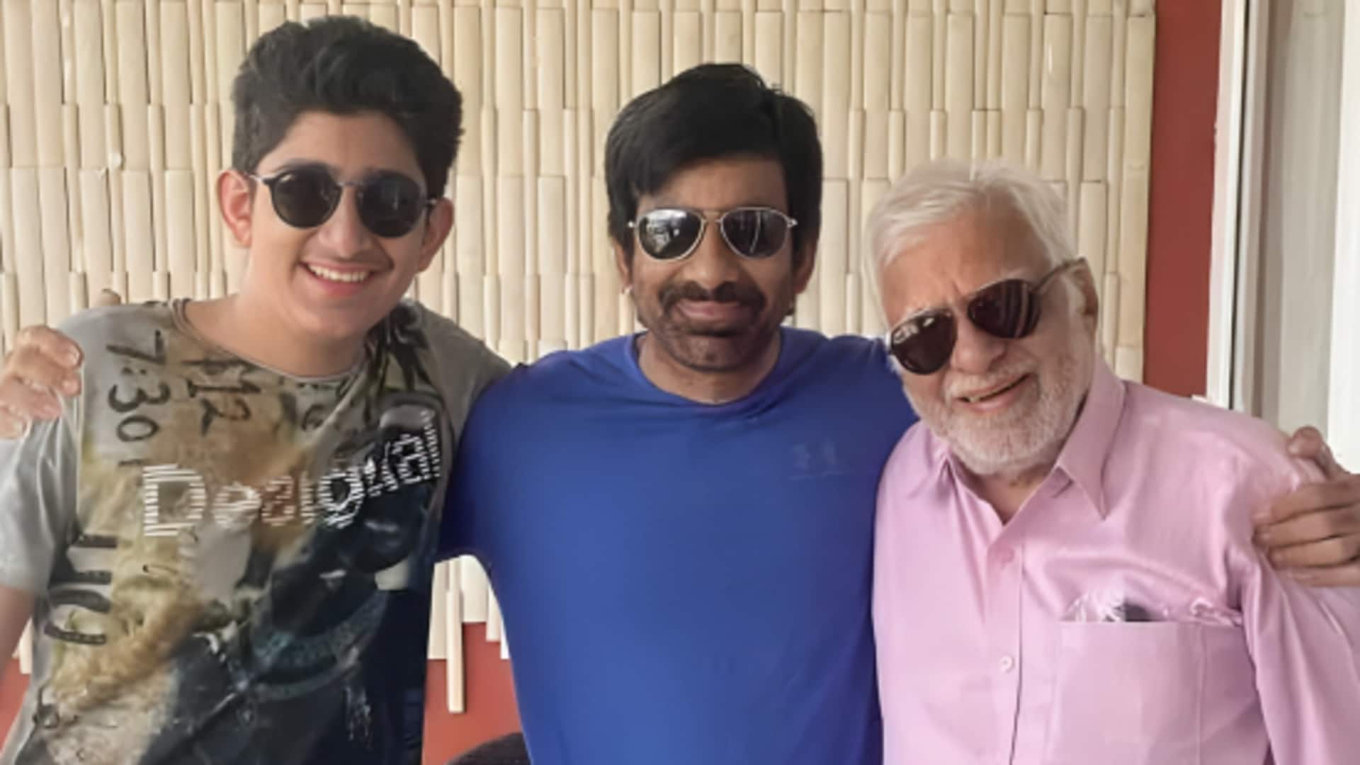 अभिनेता रवि तेजा के पिता का निधन, 90 साल की उम्र में ली अंतिम सांस अभिनेता रवि तेजा के पिता का निधन, 90 साल की उम्र में ली अंतिम सांस