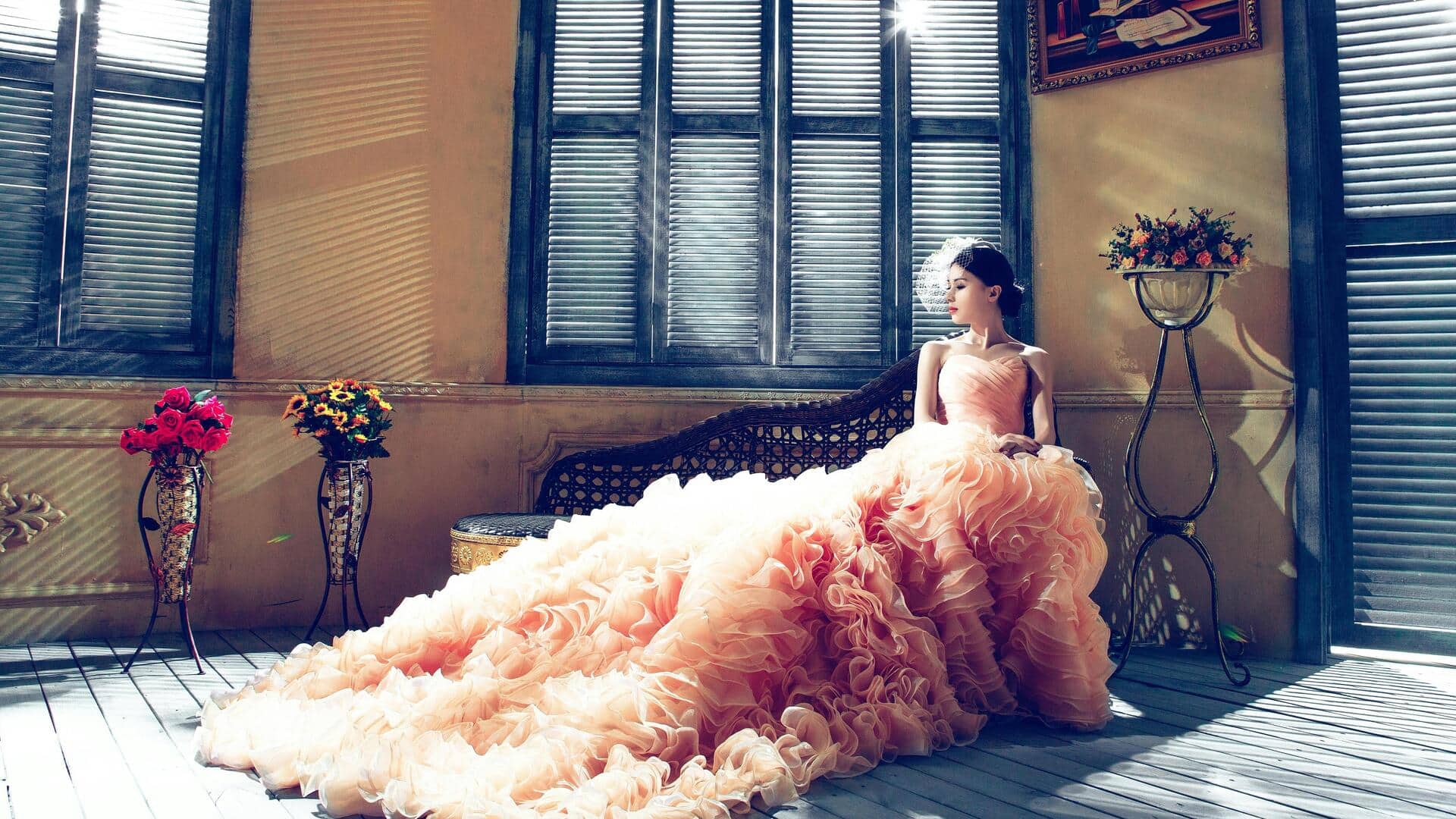 सर्दियों के दौरान गाउन को स्टाइल करने के लिए अपनाएं ये 5 तरीके, दिखेंगी बेहद खूबसूरत