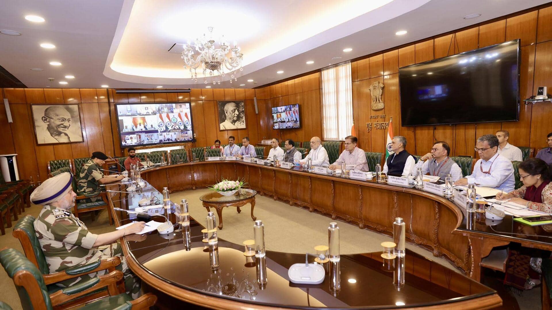 अमित शाह के सीमावर्ती राज्यों को निर्देश, राष्ट्रविरोधी दुष्प्रचार और फर्जी खबरों पर कसे लगाम अमित शाह के सीमावर्ती राज्यों को निर्देश, राष्ट्रविरोधी दुष्प्रचार और फर्जी खबरों पर कसे लगाम