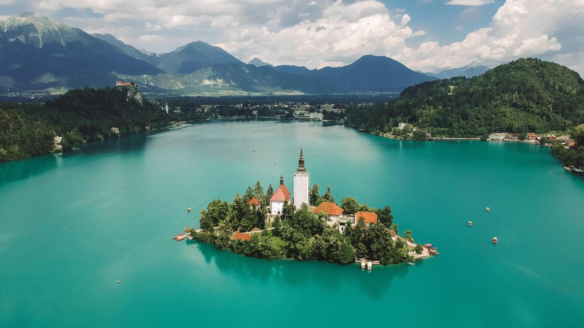 स्लोवेनिया की ये 5 झीलें हैं बेहद खूबसूरत, छुट्टियों में घूमने का बन सकता है बेहतरीन प्लान